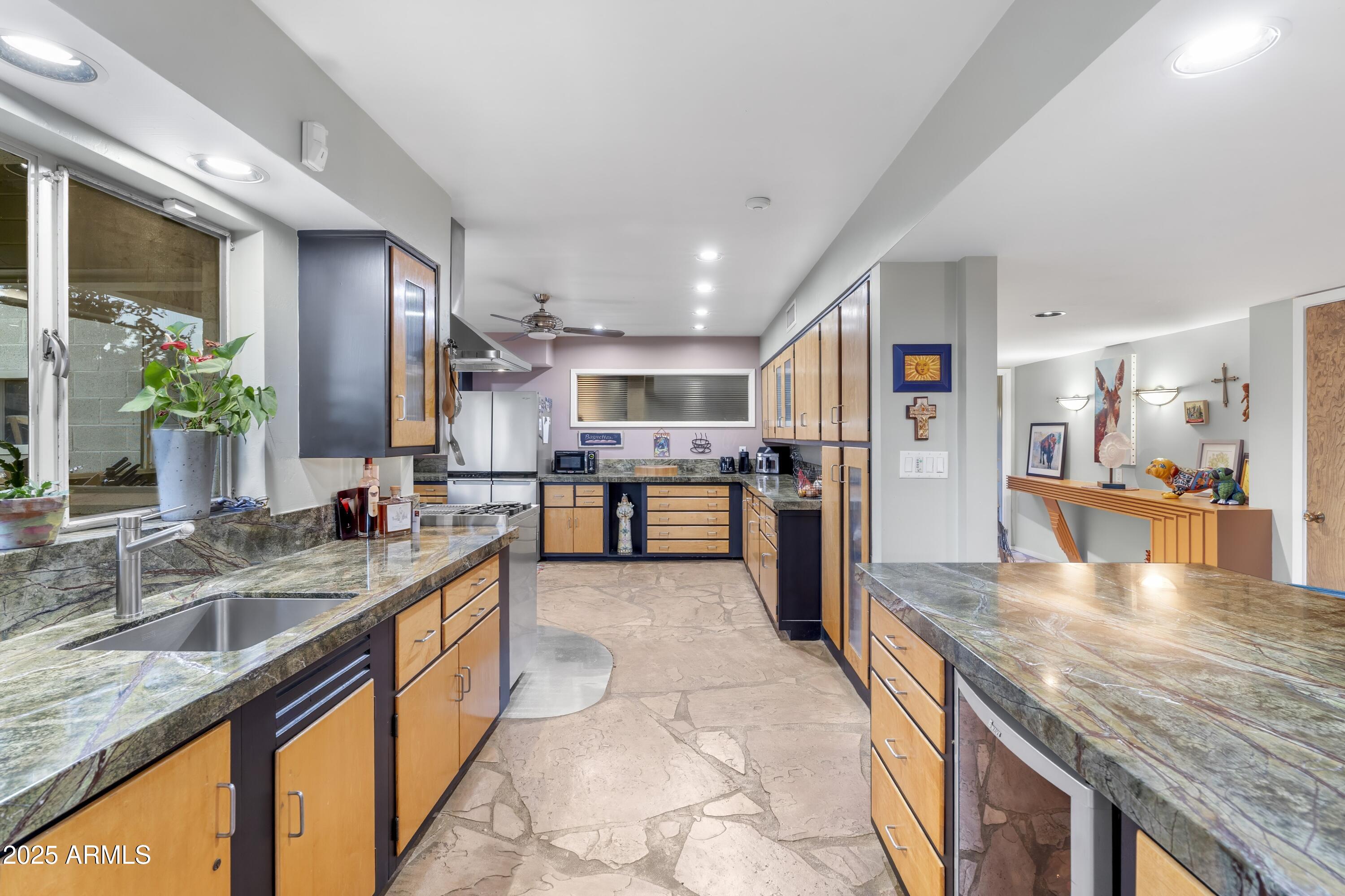 CAMELBACK MANOR - Residential