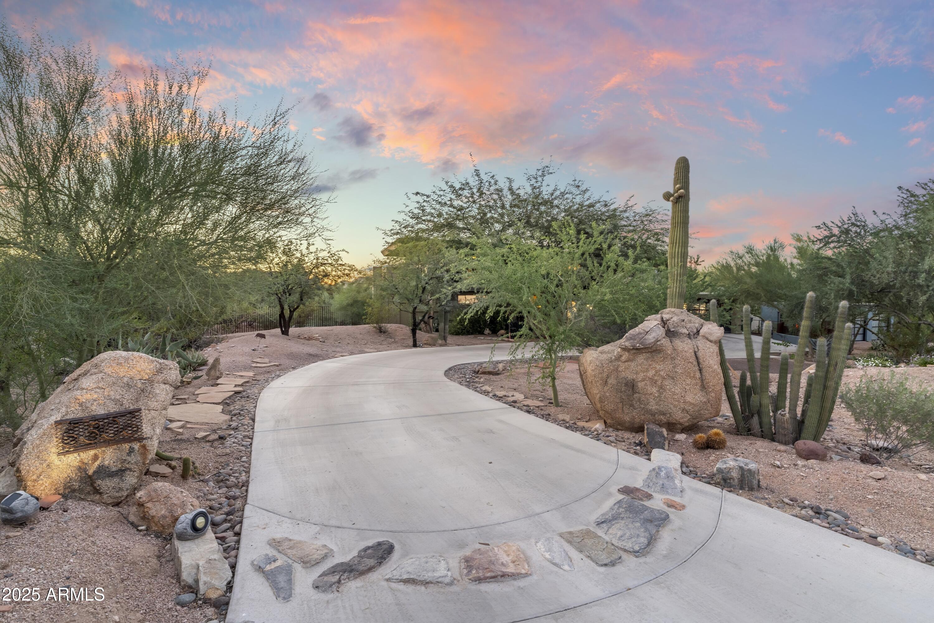 CAMELBACK MANOR - Residential