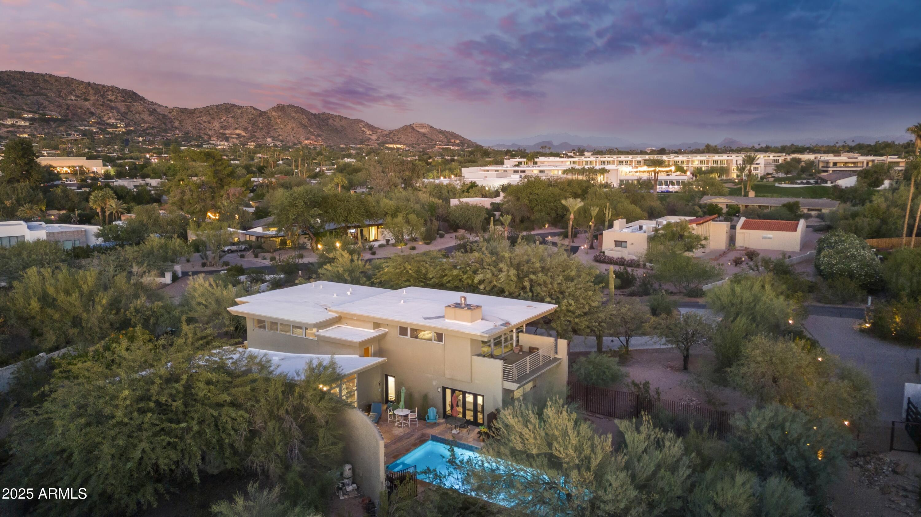 CAMELBACK MANOR - Residential