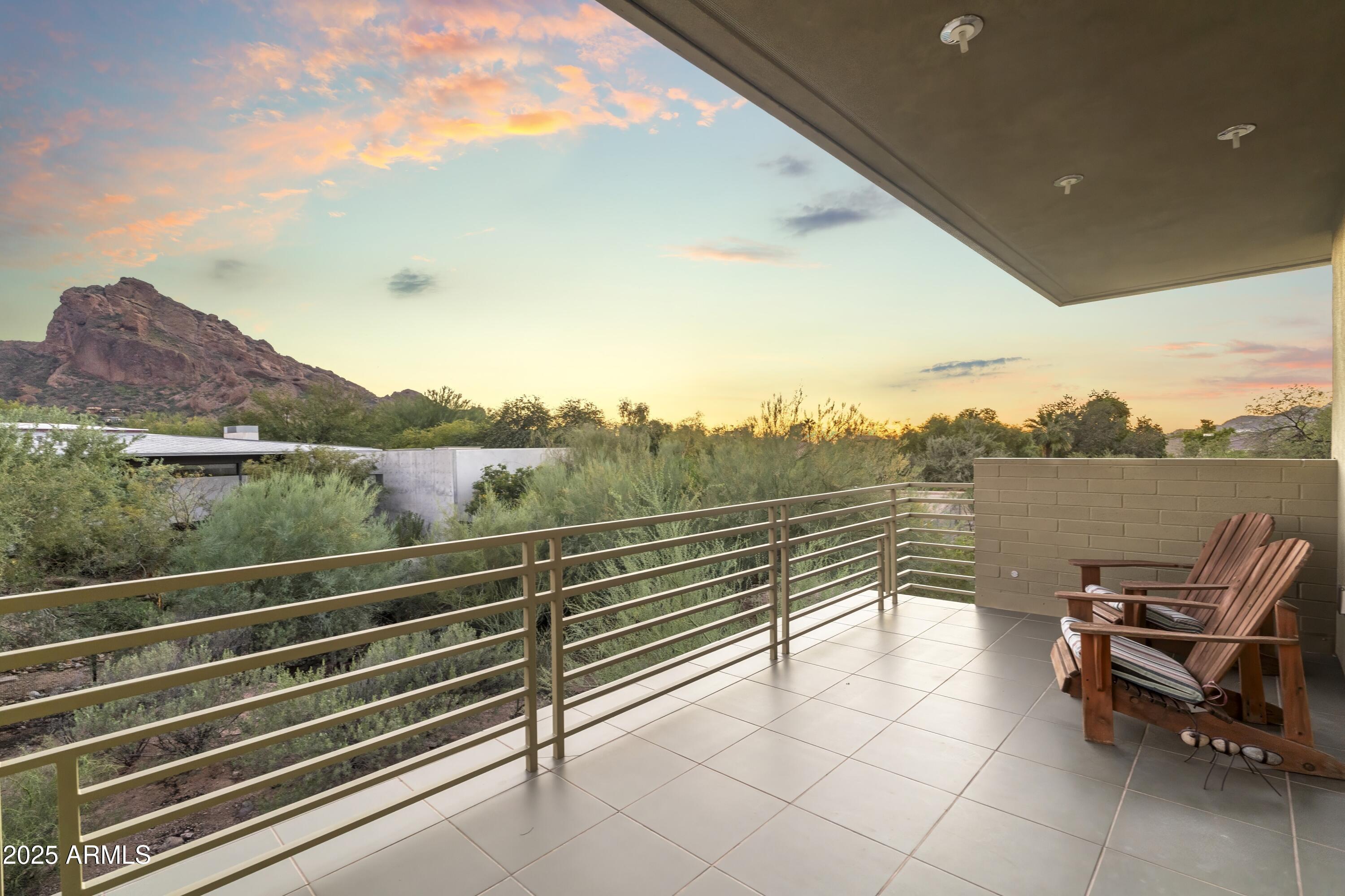 CAMELBACK MANOR - Residential