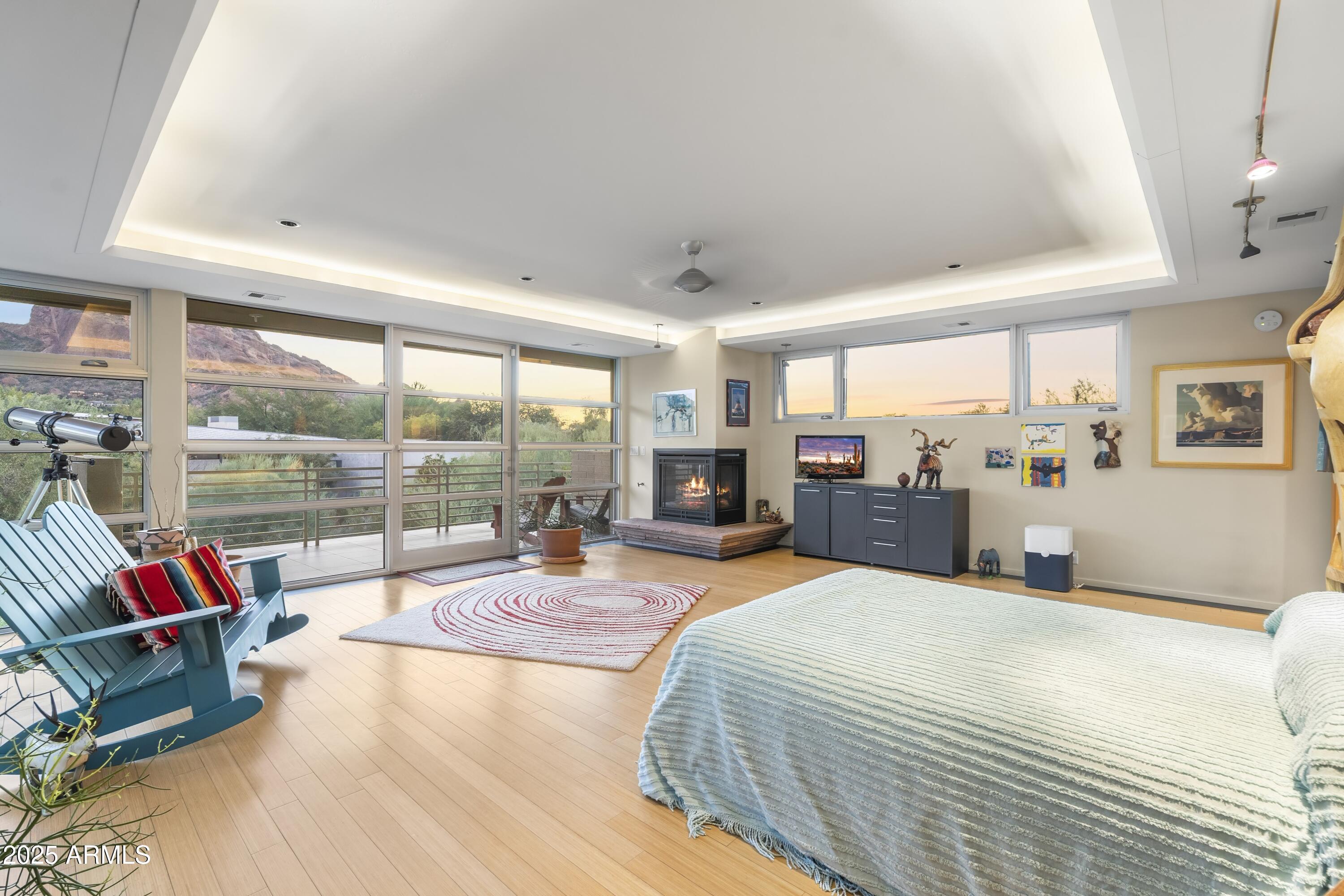 CAMELBACK MANOR - Residential