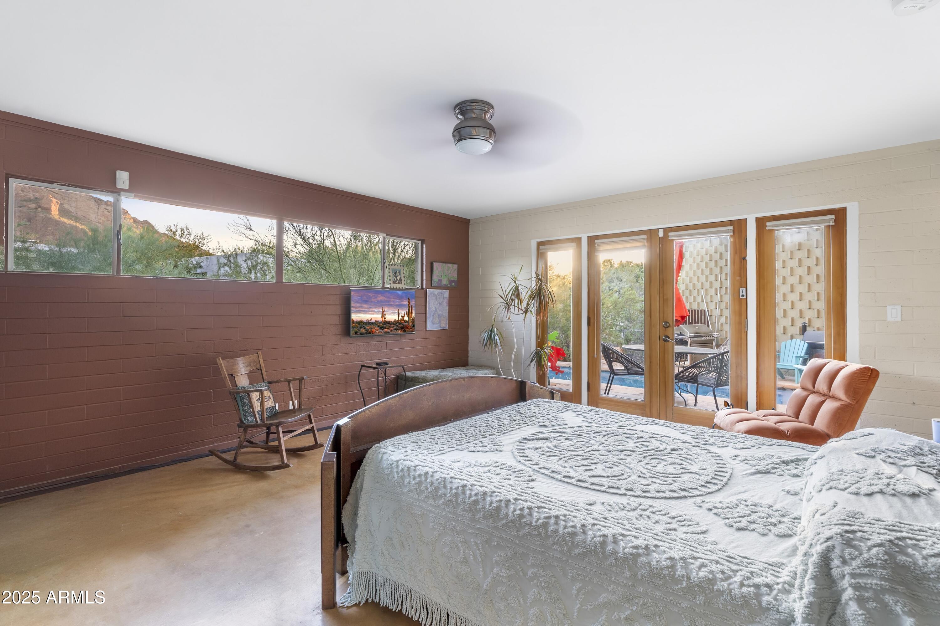 CAMELBACK MANOR - Residential