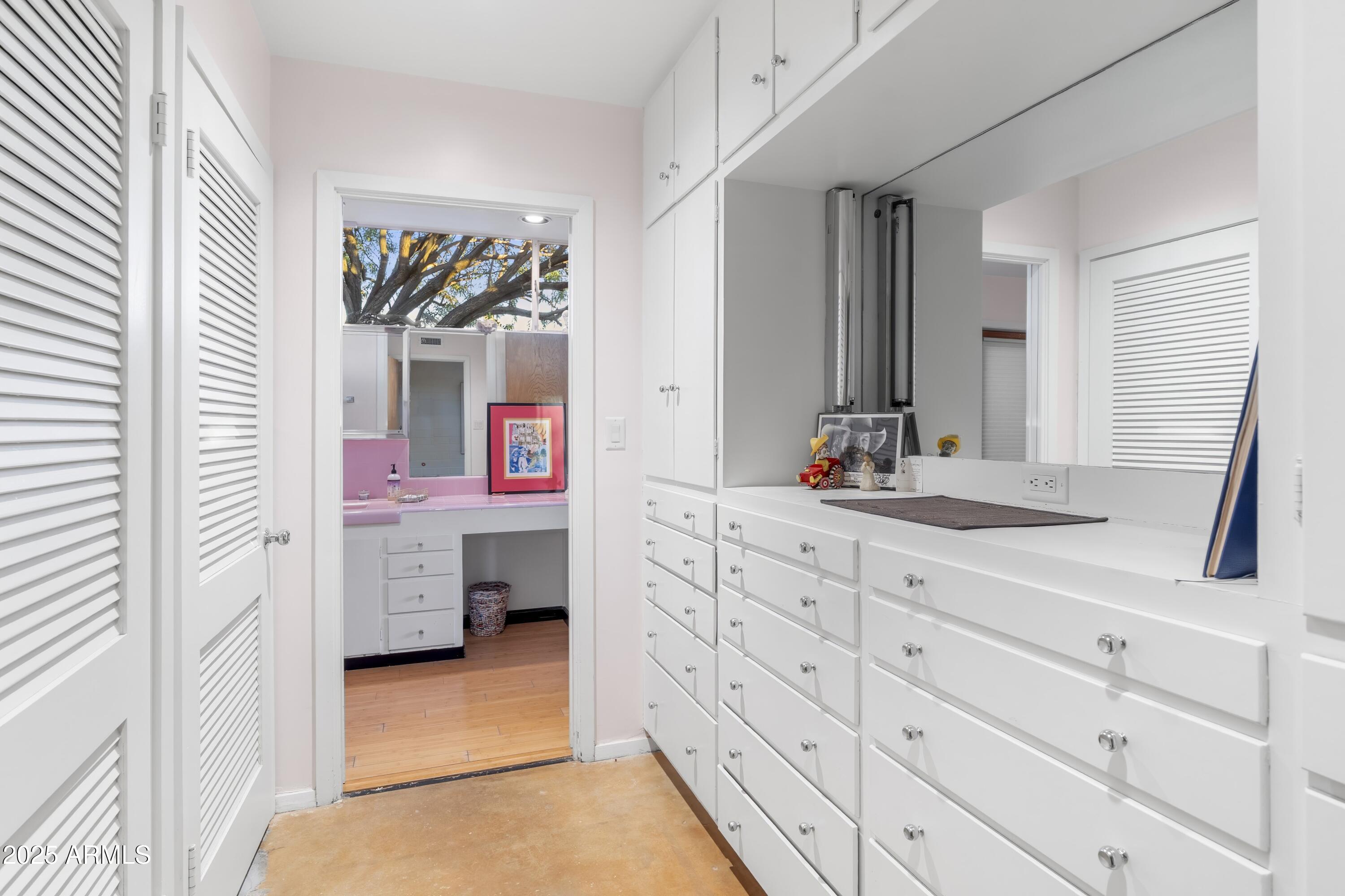 CAMELBACK MANOR - Residential
