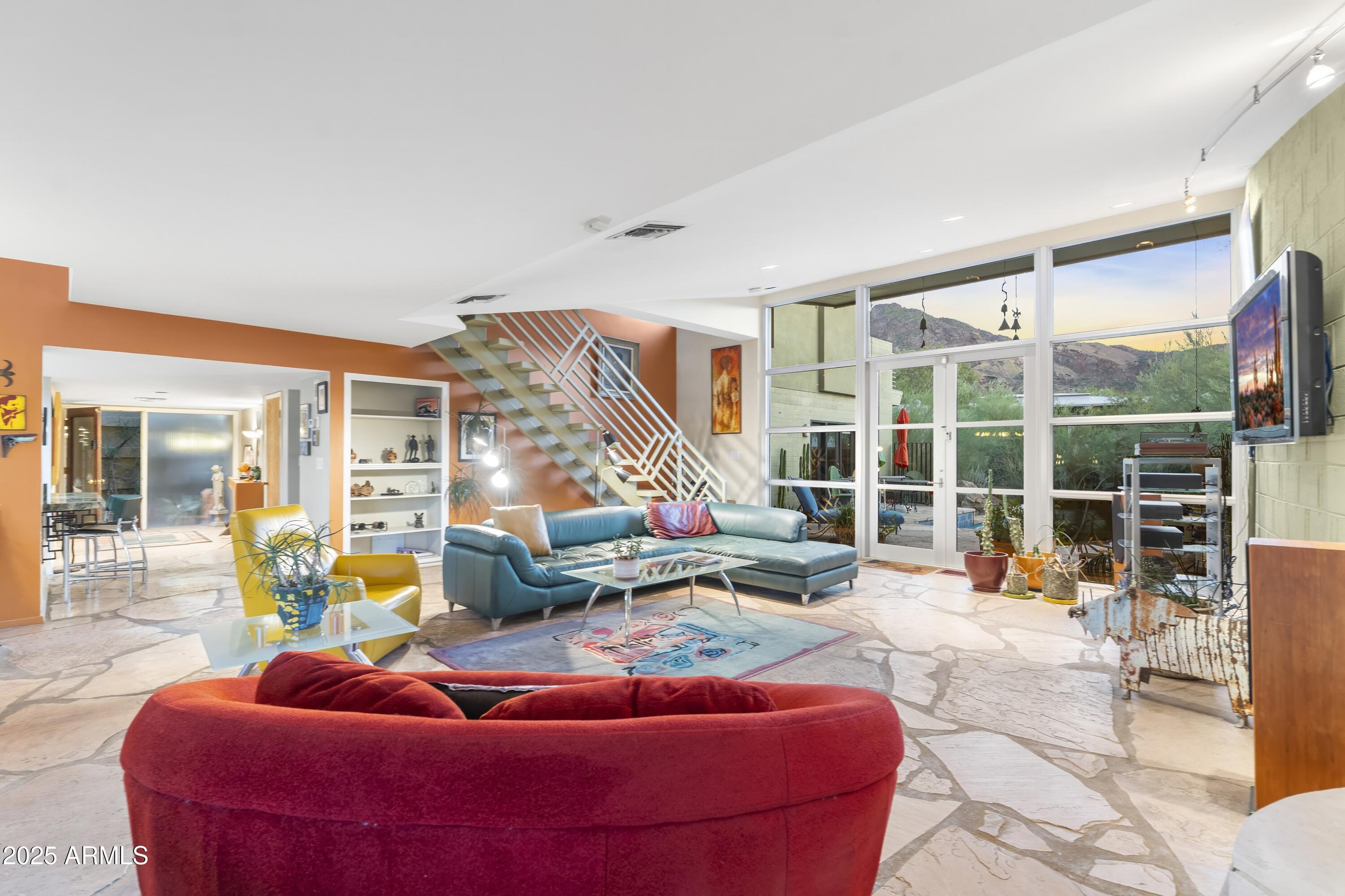 CAMELBACK MANOR - Residential