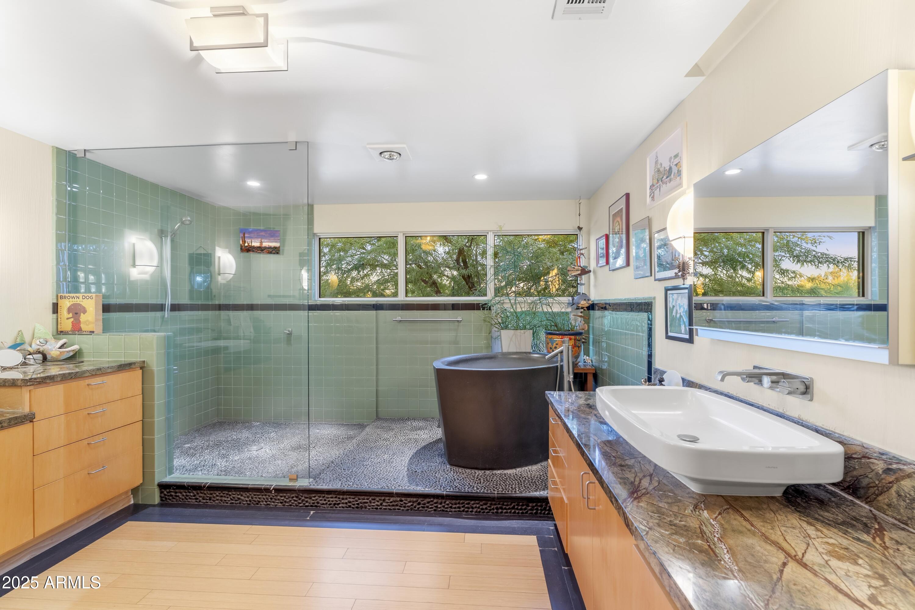CAMELBACK MANOR - Residential