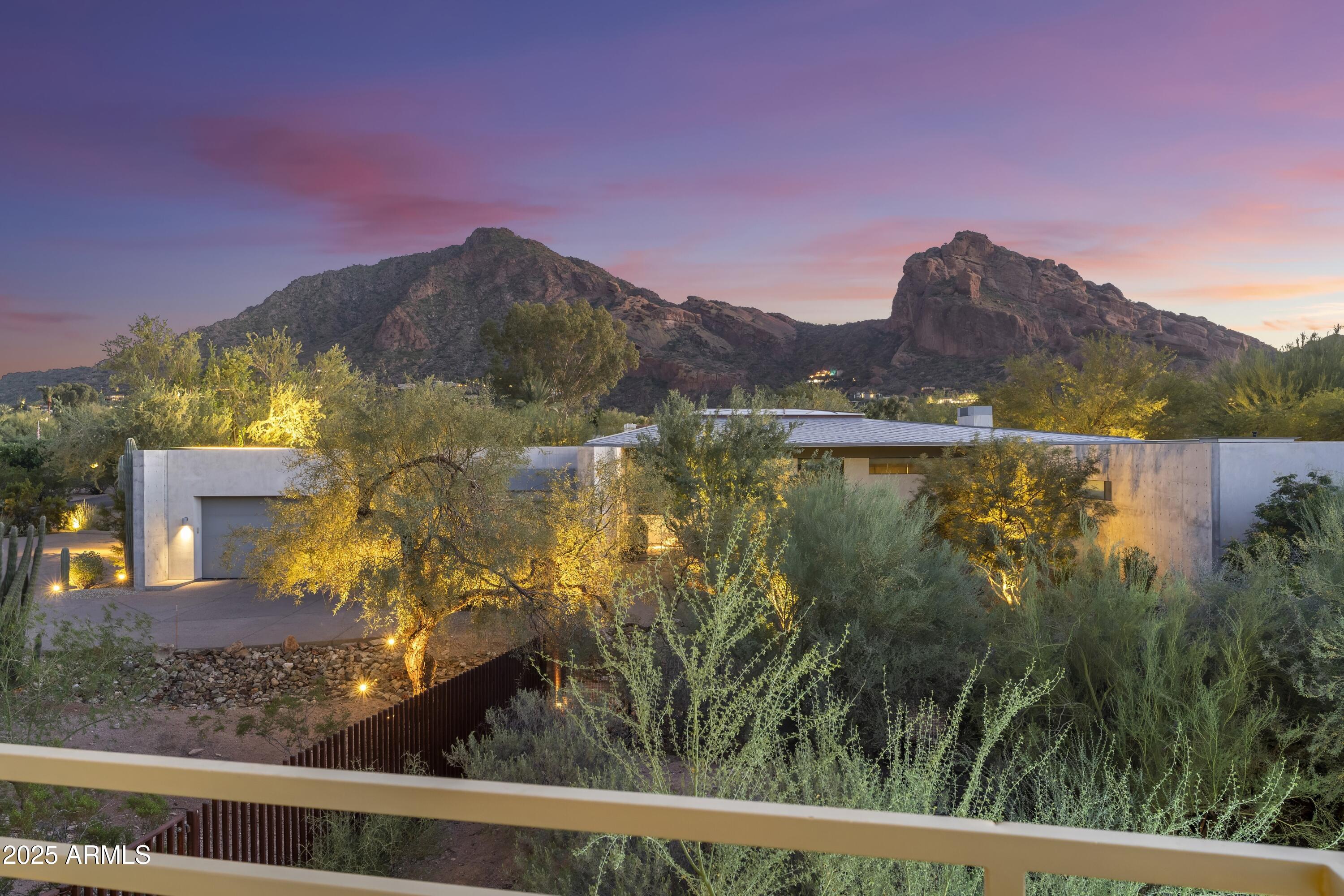 CAMELBACK MANOR - Residential
