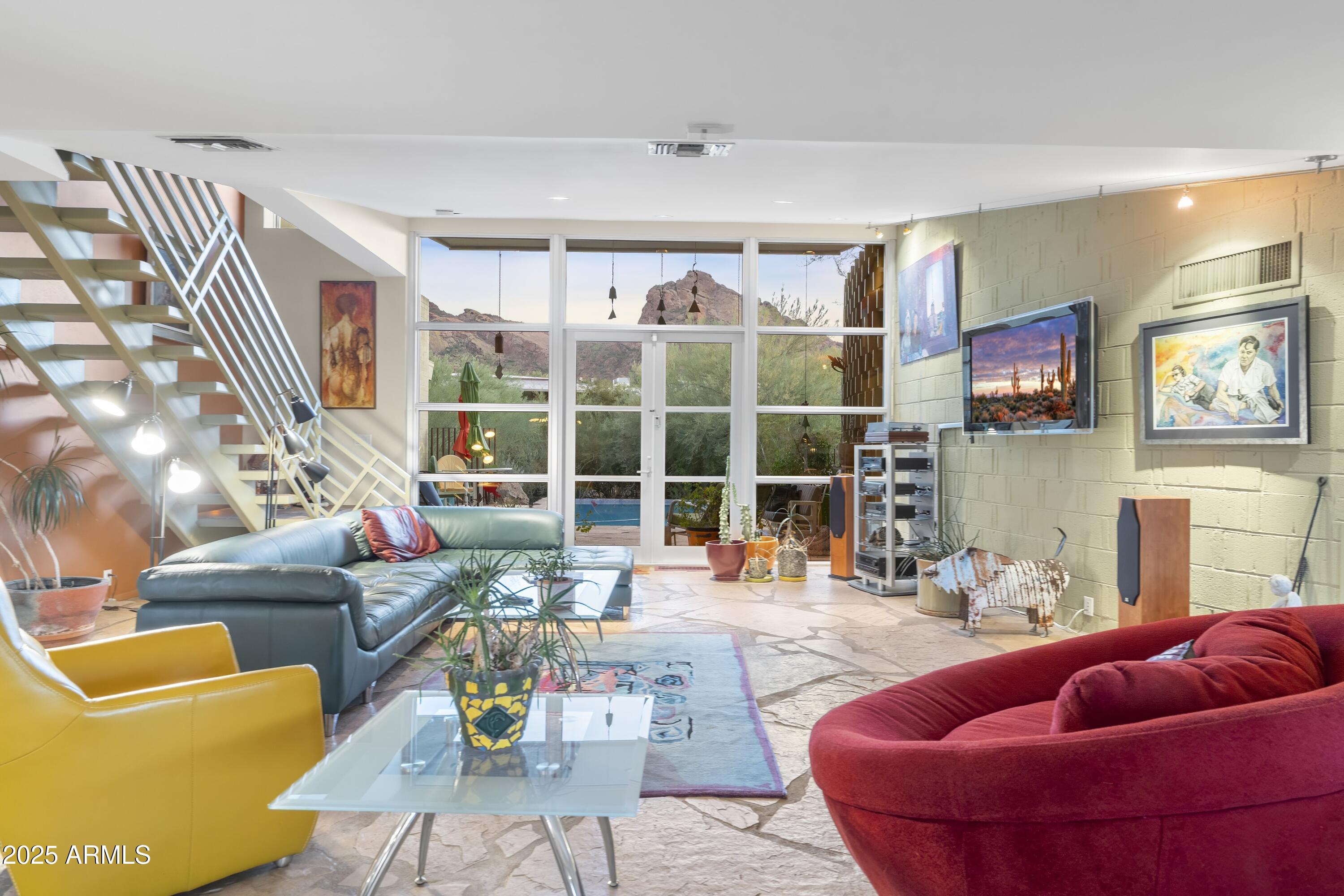 CAMELBACK MANOR - Residential