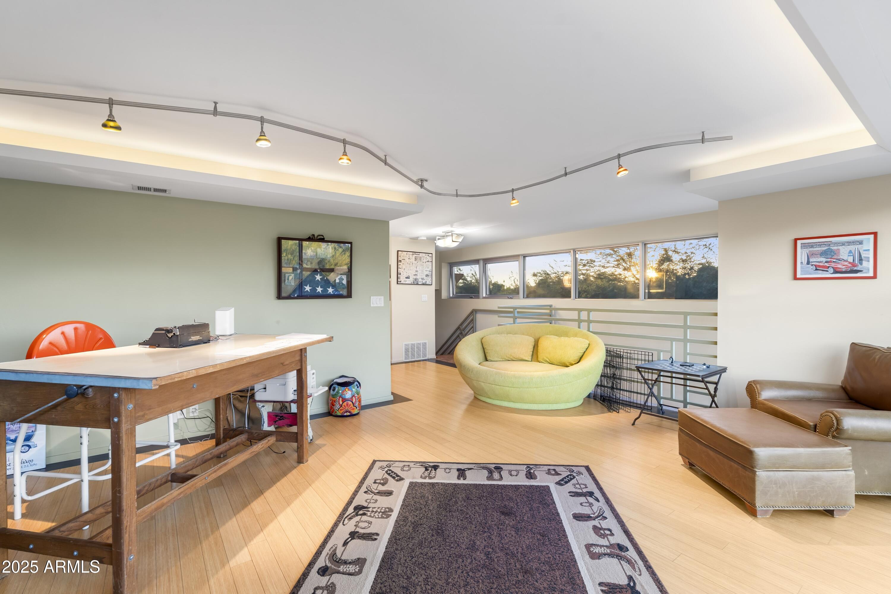 CAMELBACK MANOR - Residential