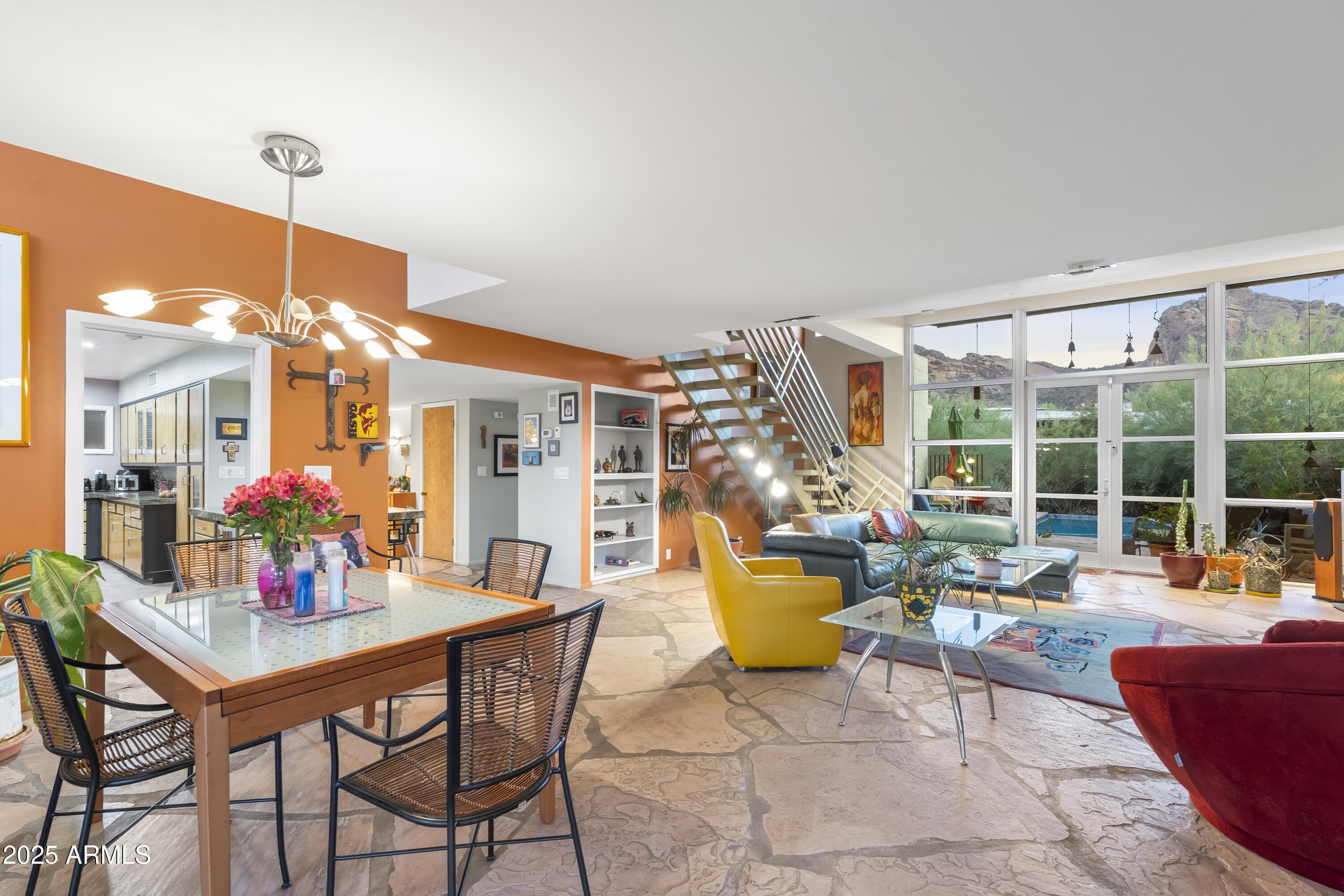 CAMELBACK MANOR - Residential