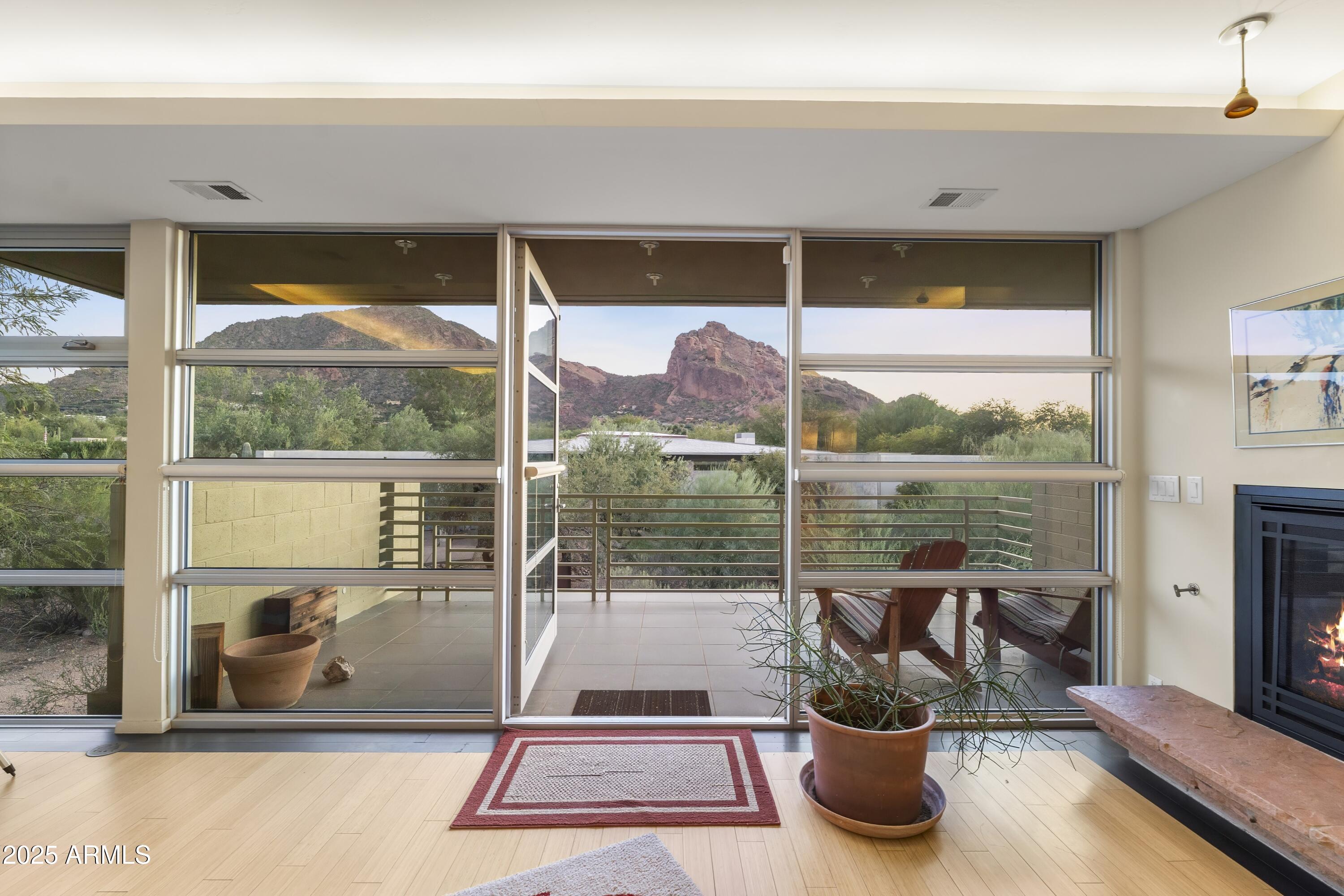 CAMELBACK MANOR - Residential