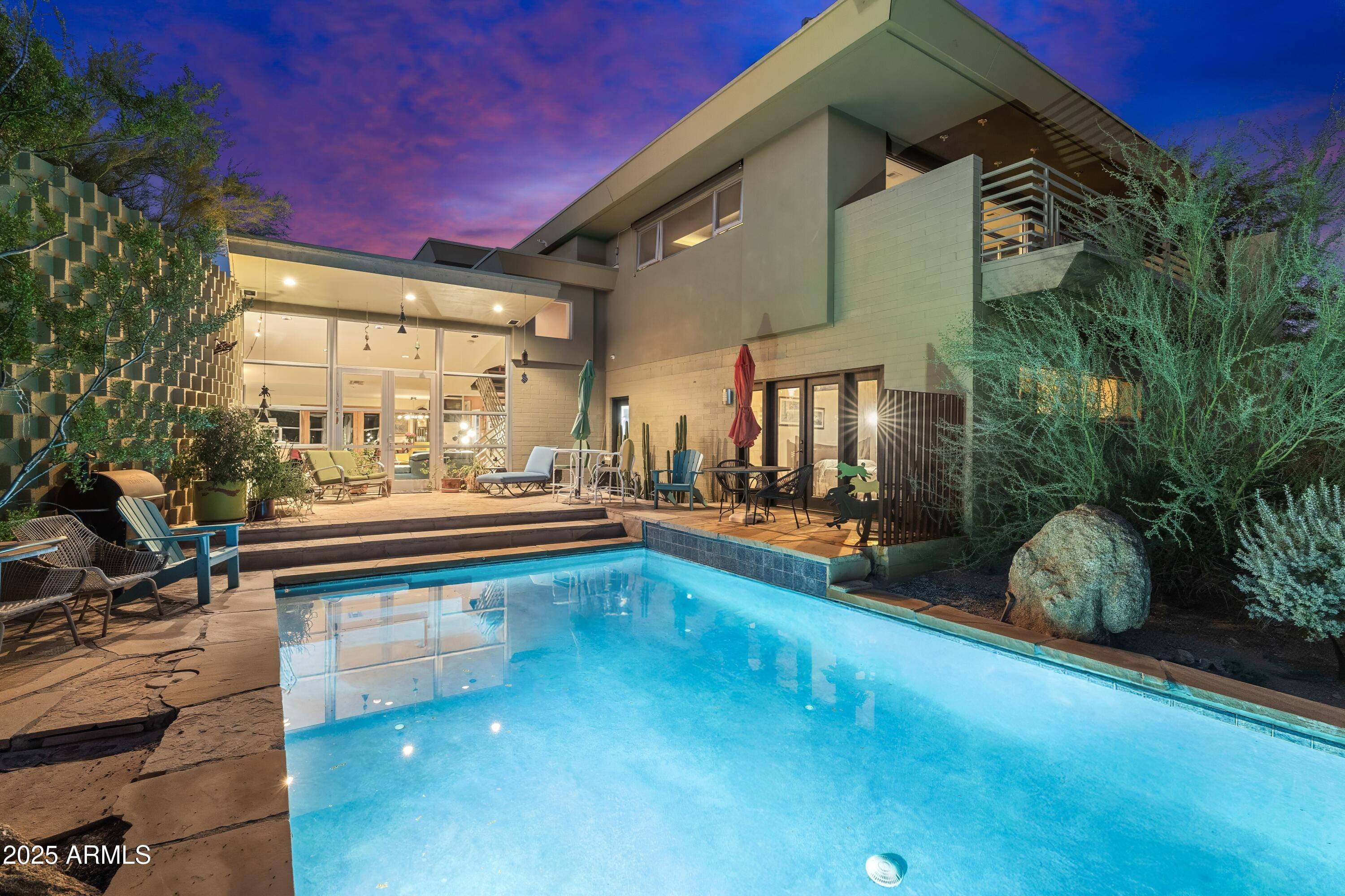 CAMELBACK MANOR - Residential