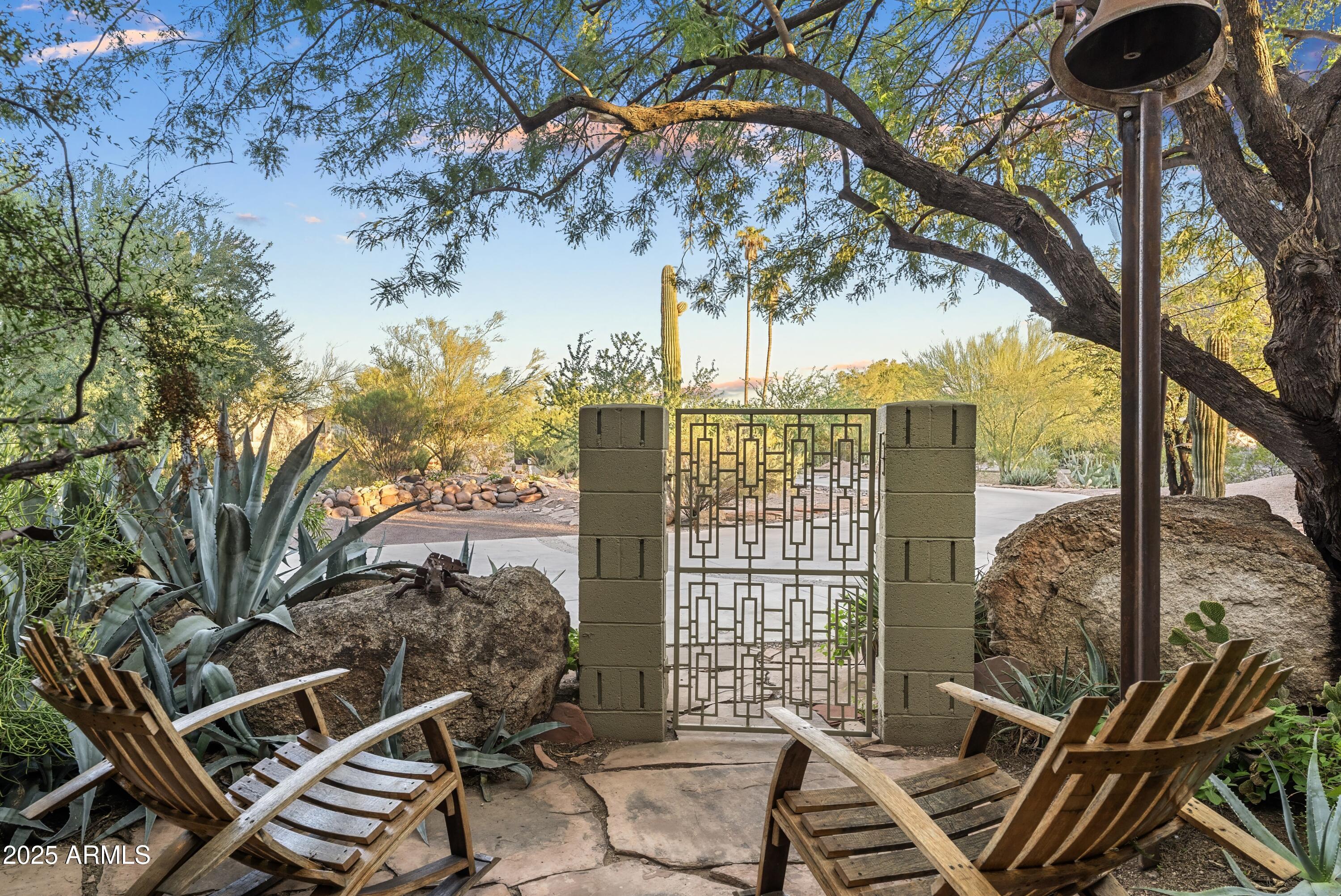 CAMELBACK MANOR - Residential