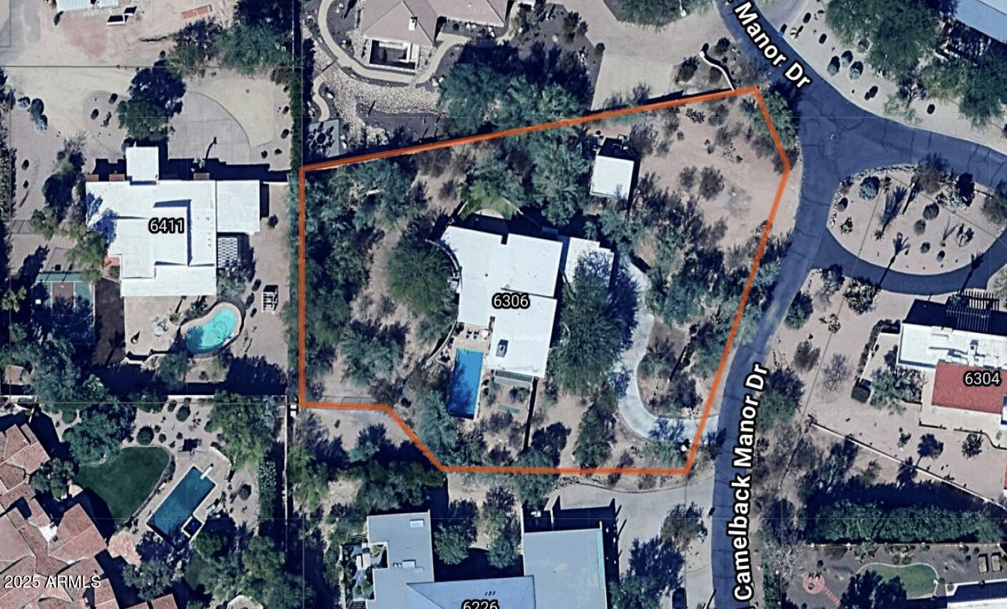 CAMELBACK MANOR - Residential