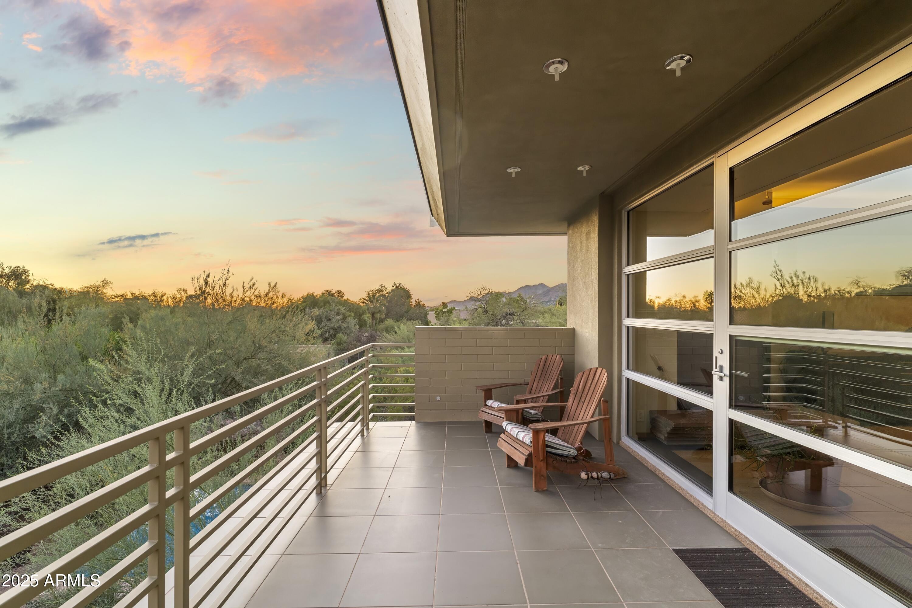 CAMELBACK MANOR - Residential