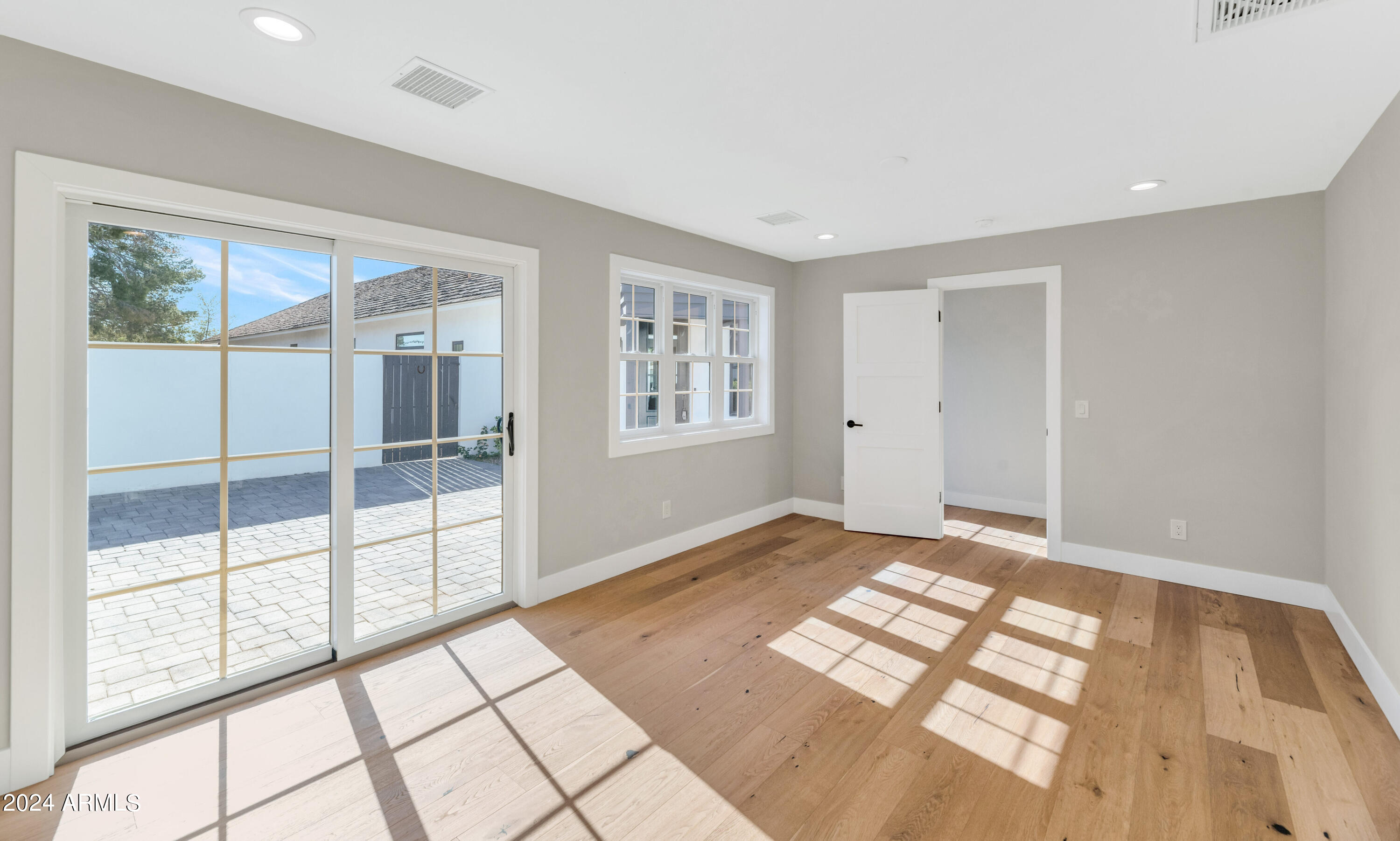 ROYAL TERRACE AMD - Residential