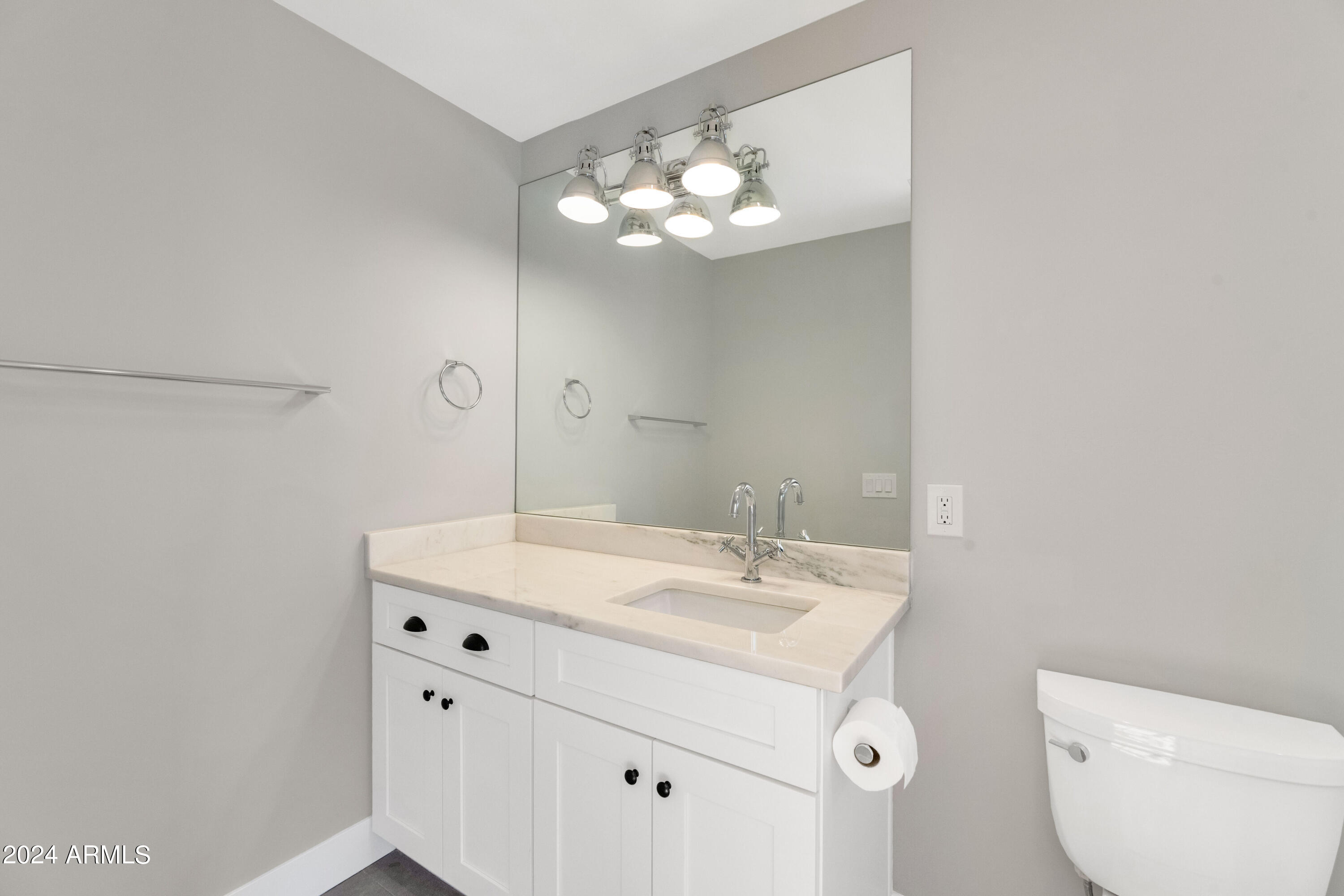 ROYAL TERRACE AMD - Residential
