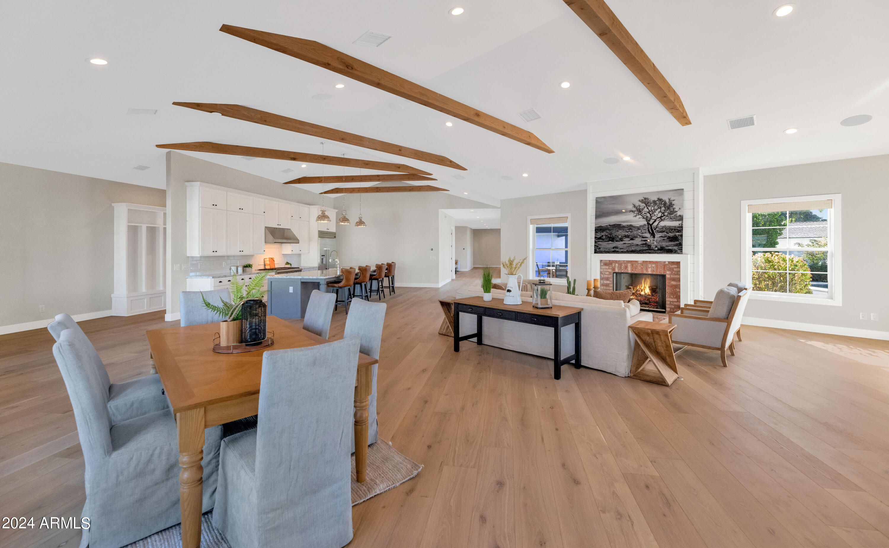 ROYAL TERRACE AMD - Residential