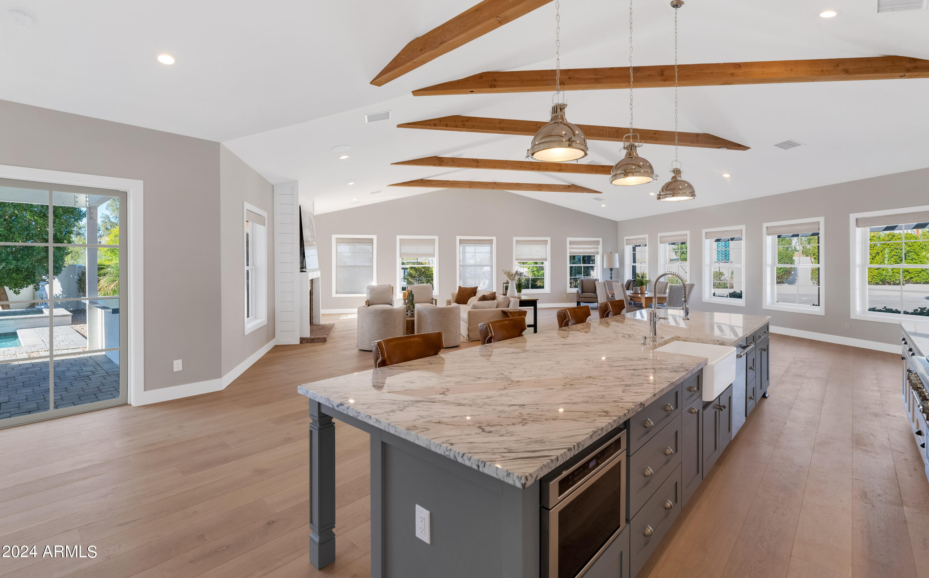 ROYAL TERRACE AMD - Residential