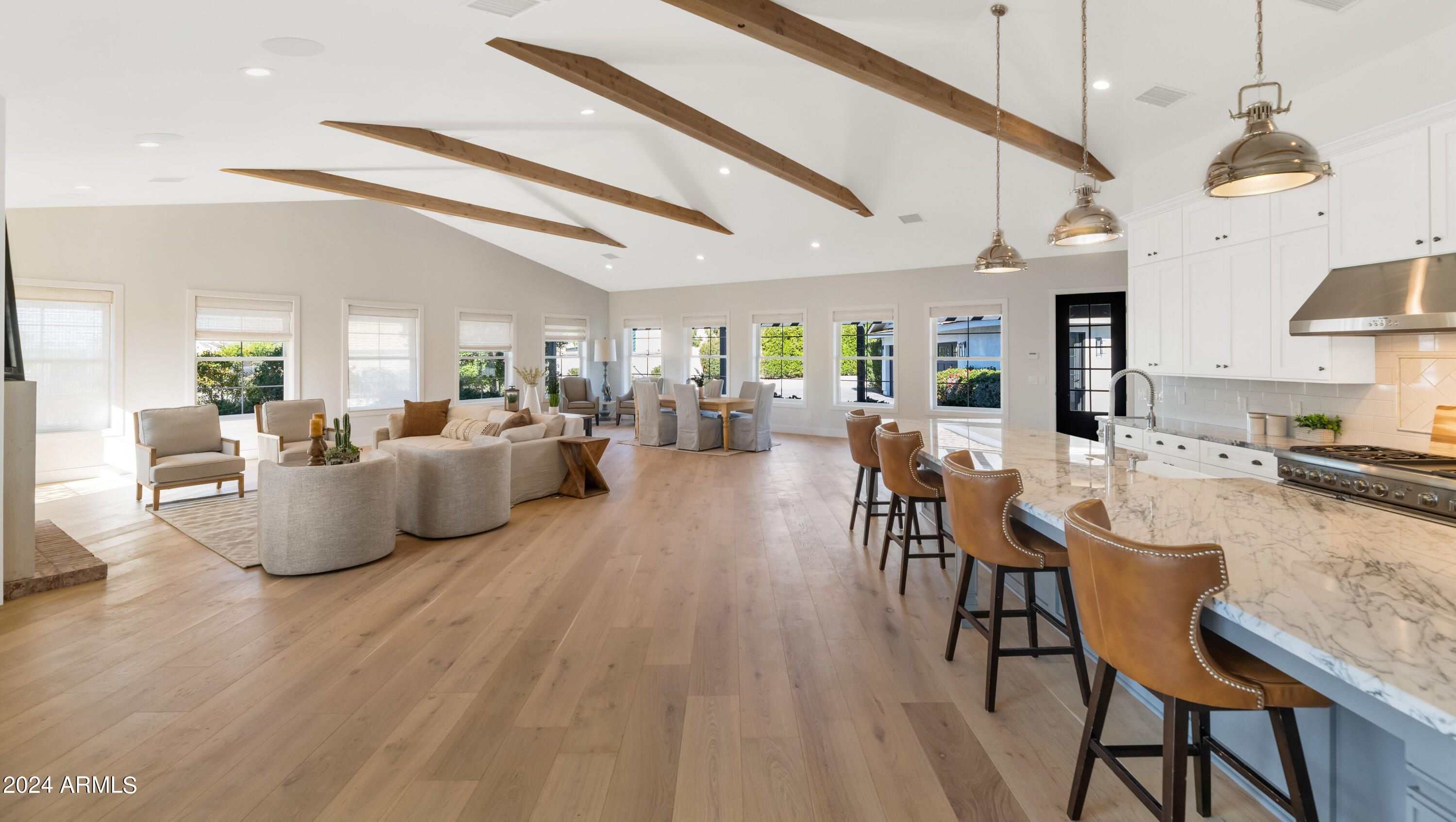 ROYAL TERRACE AMD - Residential