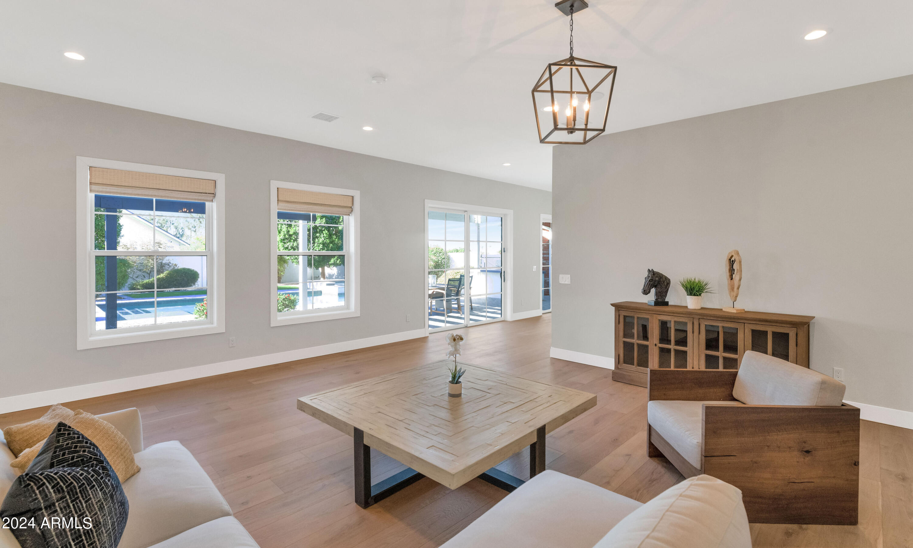 ROYAL TERRACE AMD - Residential
