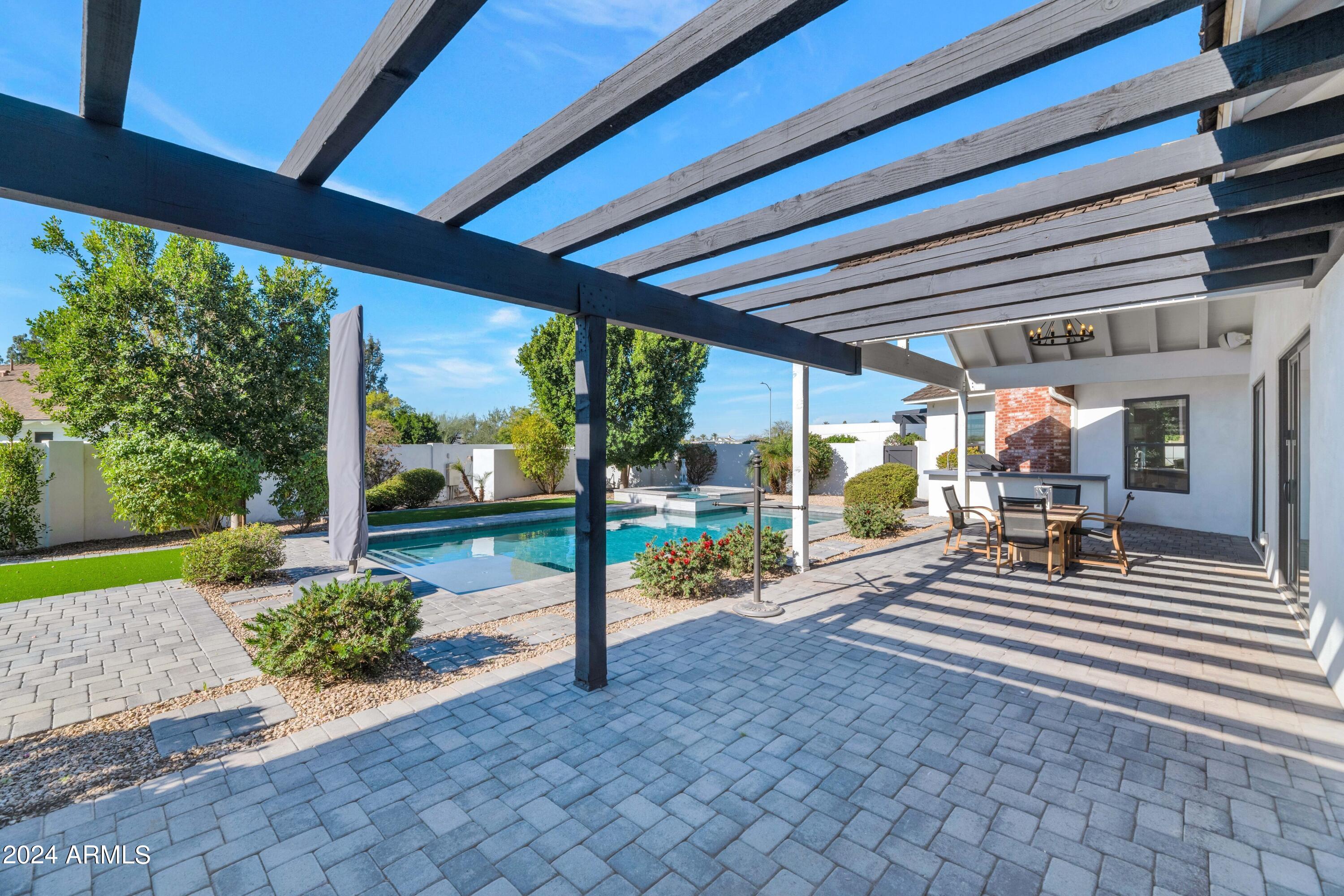 ROYAL TERRACE AMD - Residential