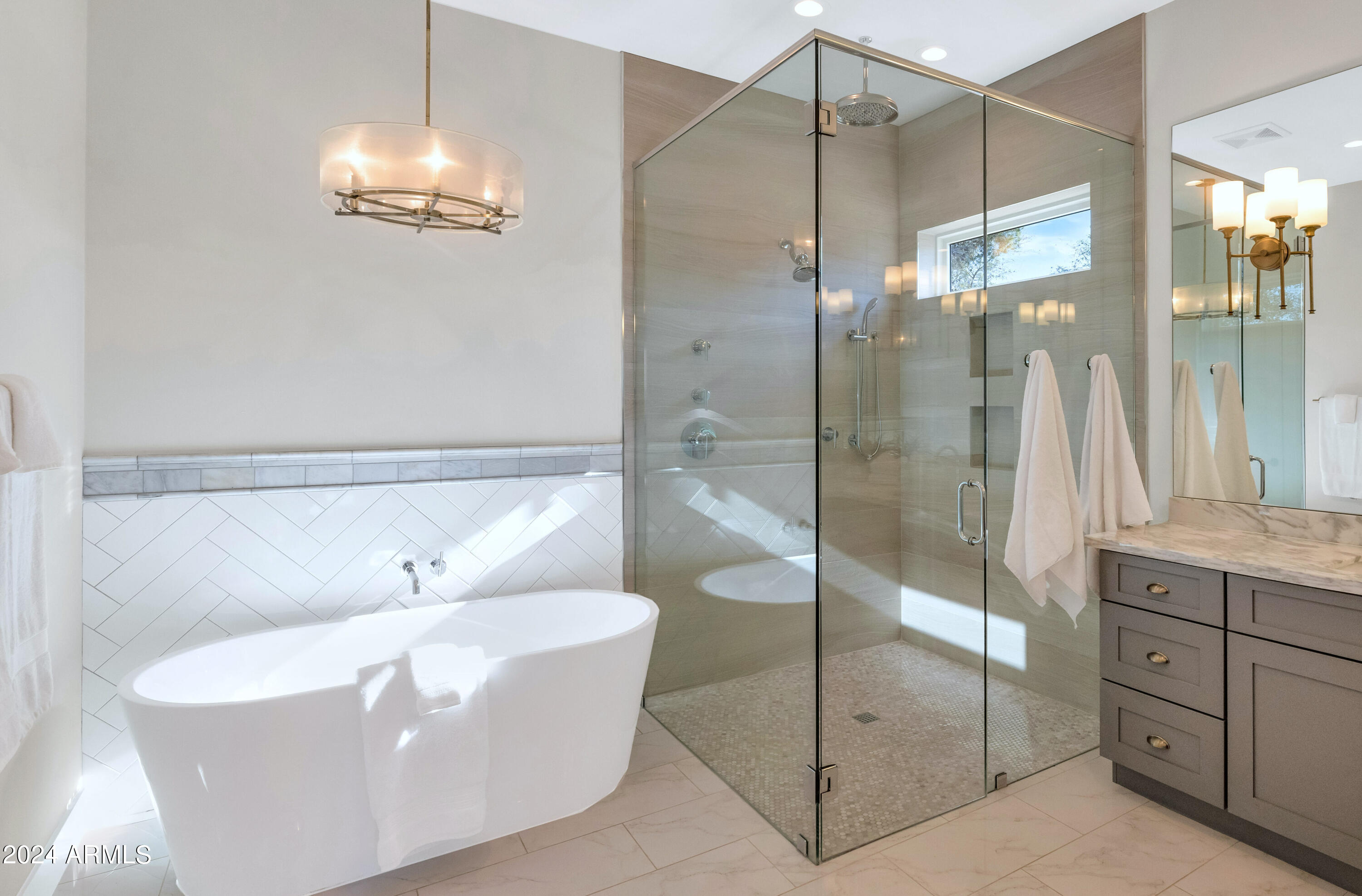 ROYAL TERRACE AMD - Residential