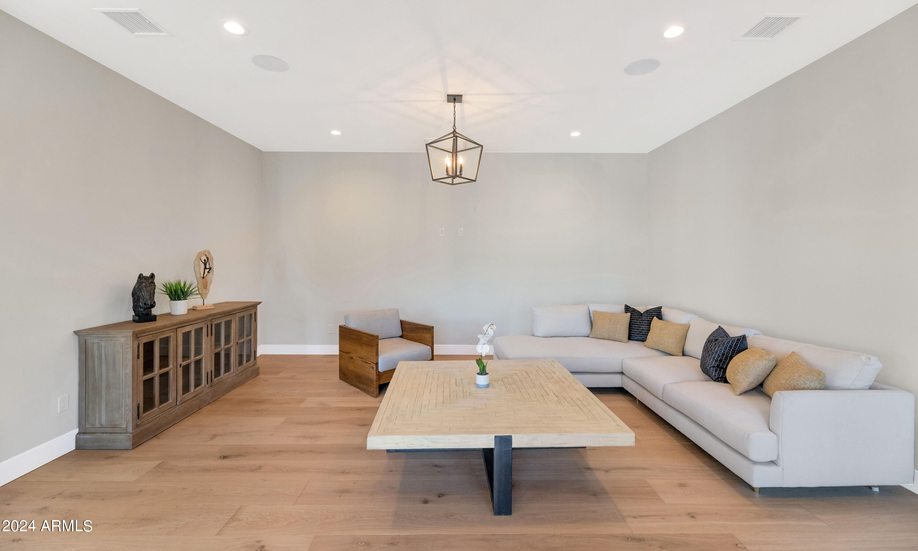 ROYAL TERRACE AMD - Residential