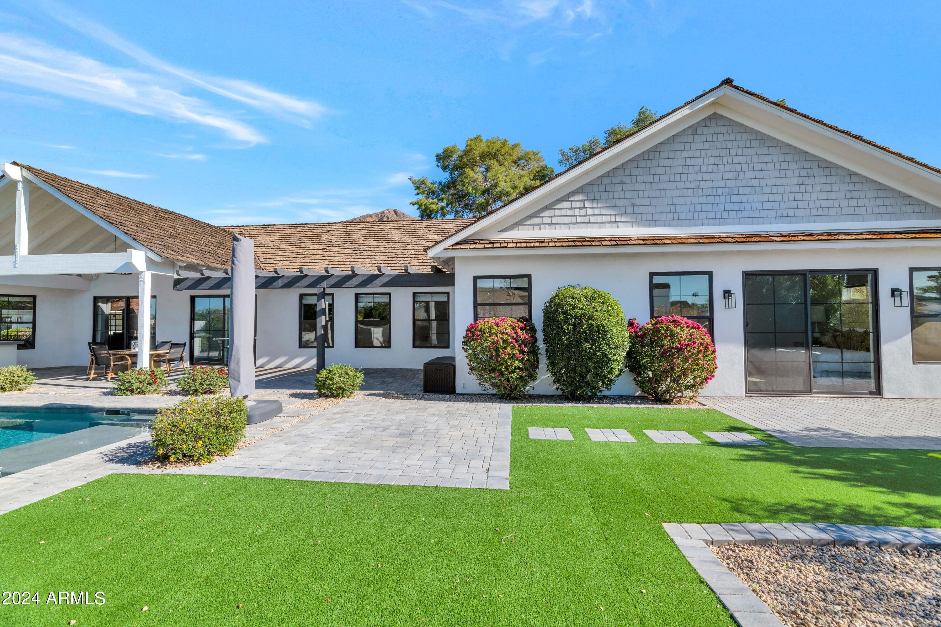 ROYAL TERRACE AMD - Residential