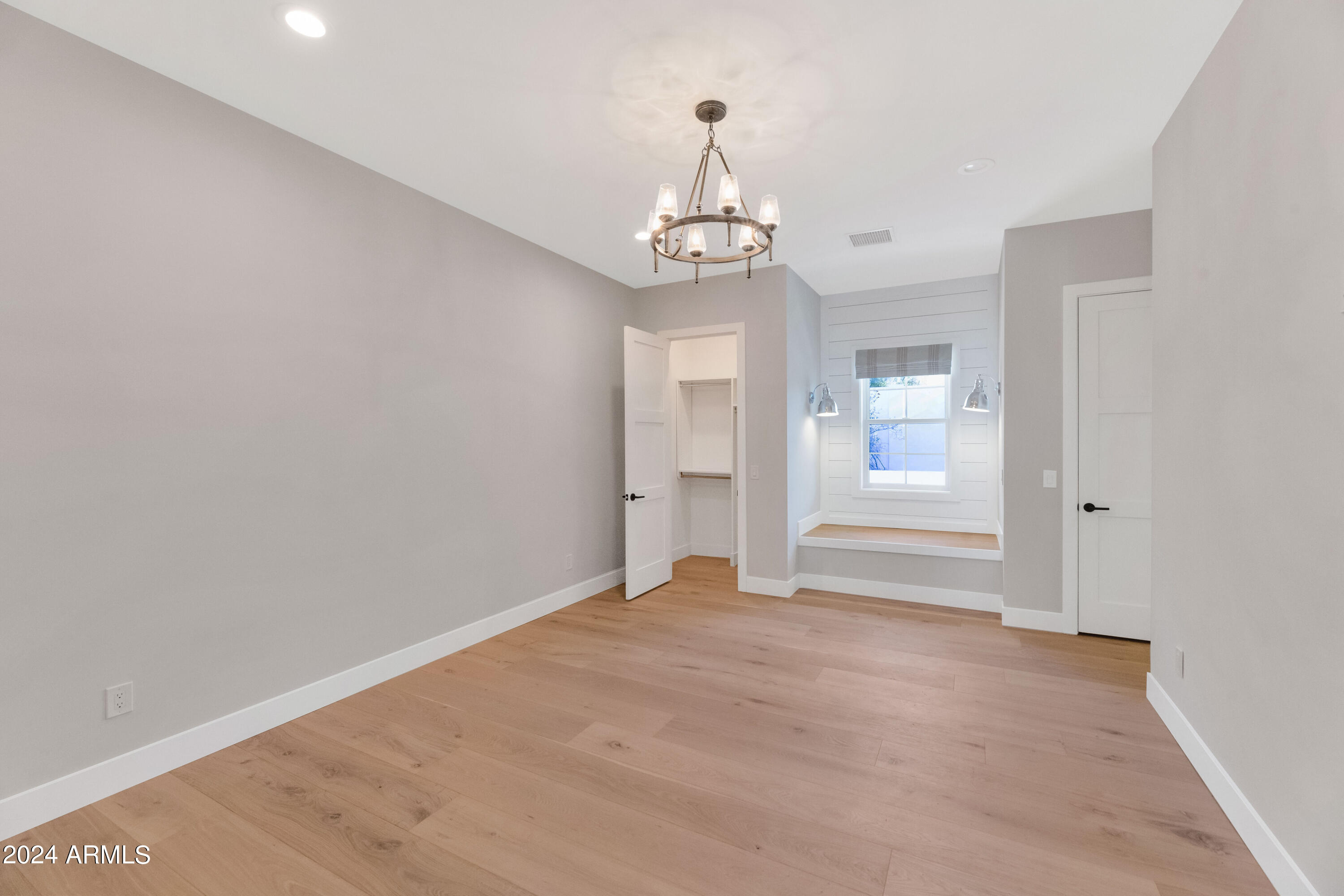 ROYAL TERRACE AMD - Residential