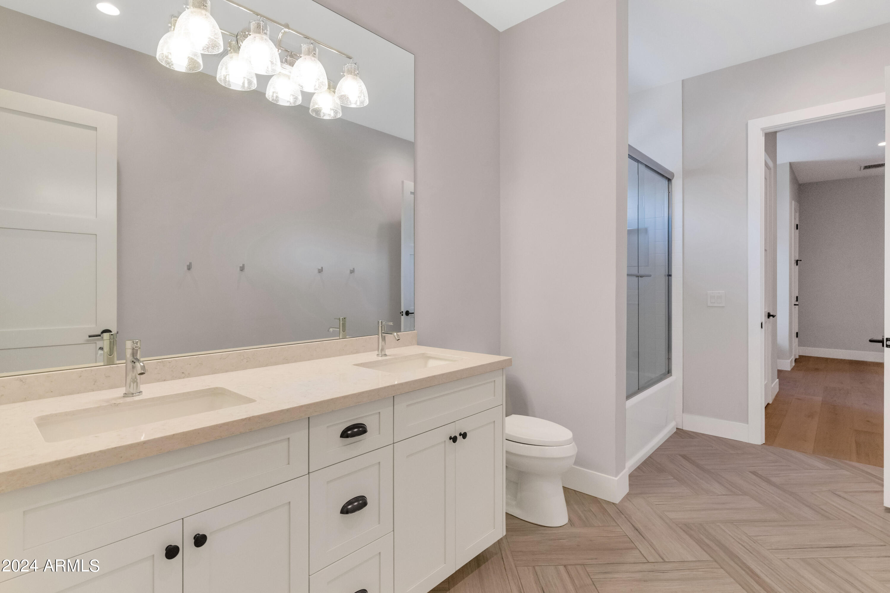 ROYAL TERRACE AMD - Residential
