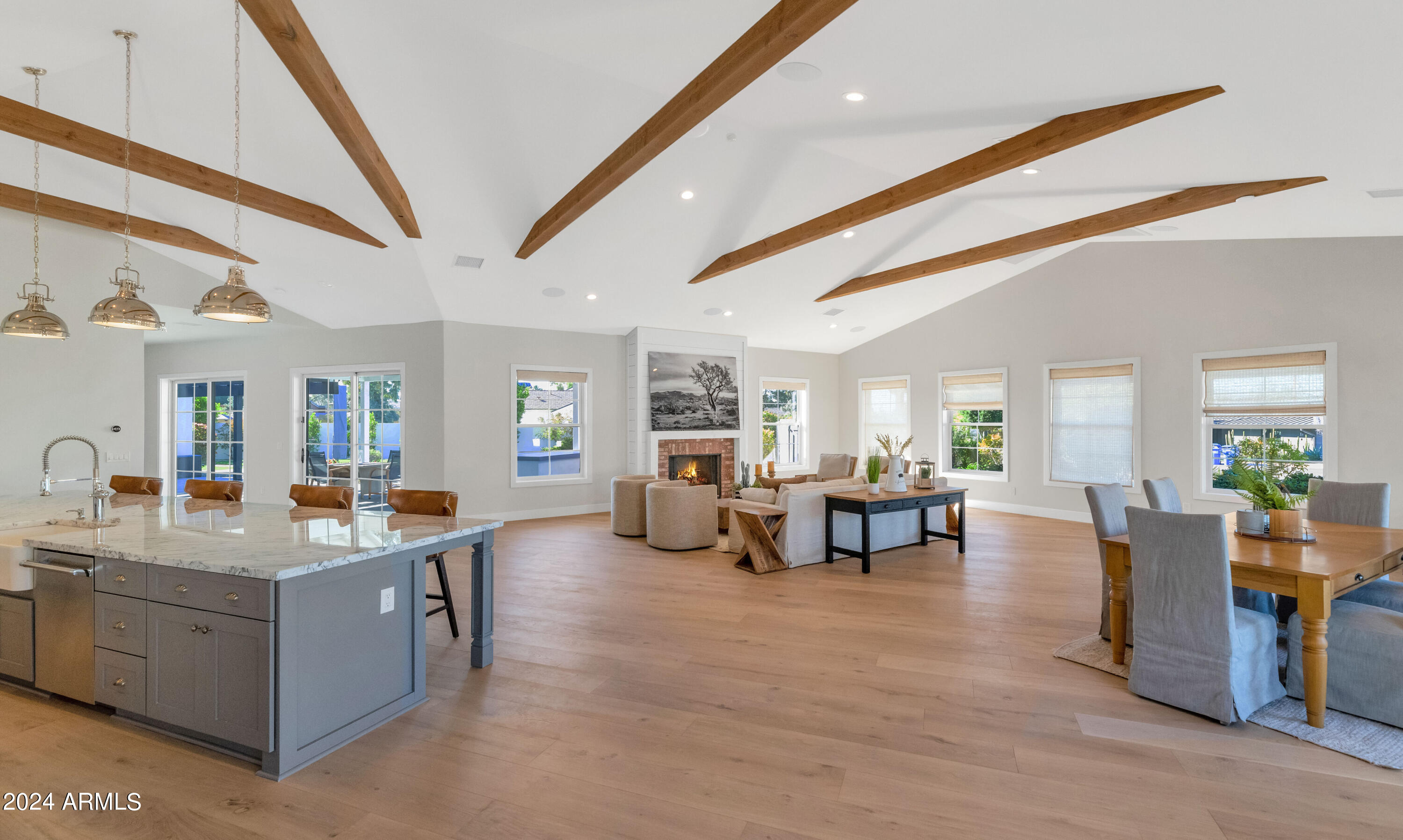 ROYAL TERRACE AMD - Residential