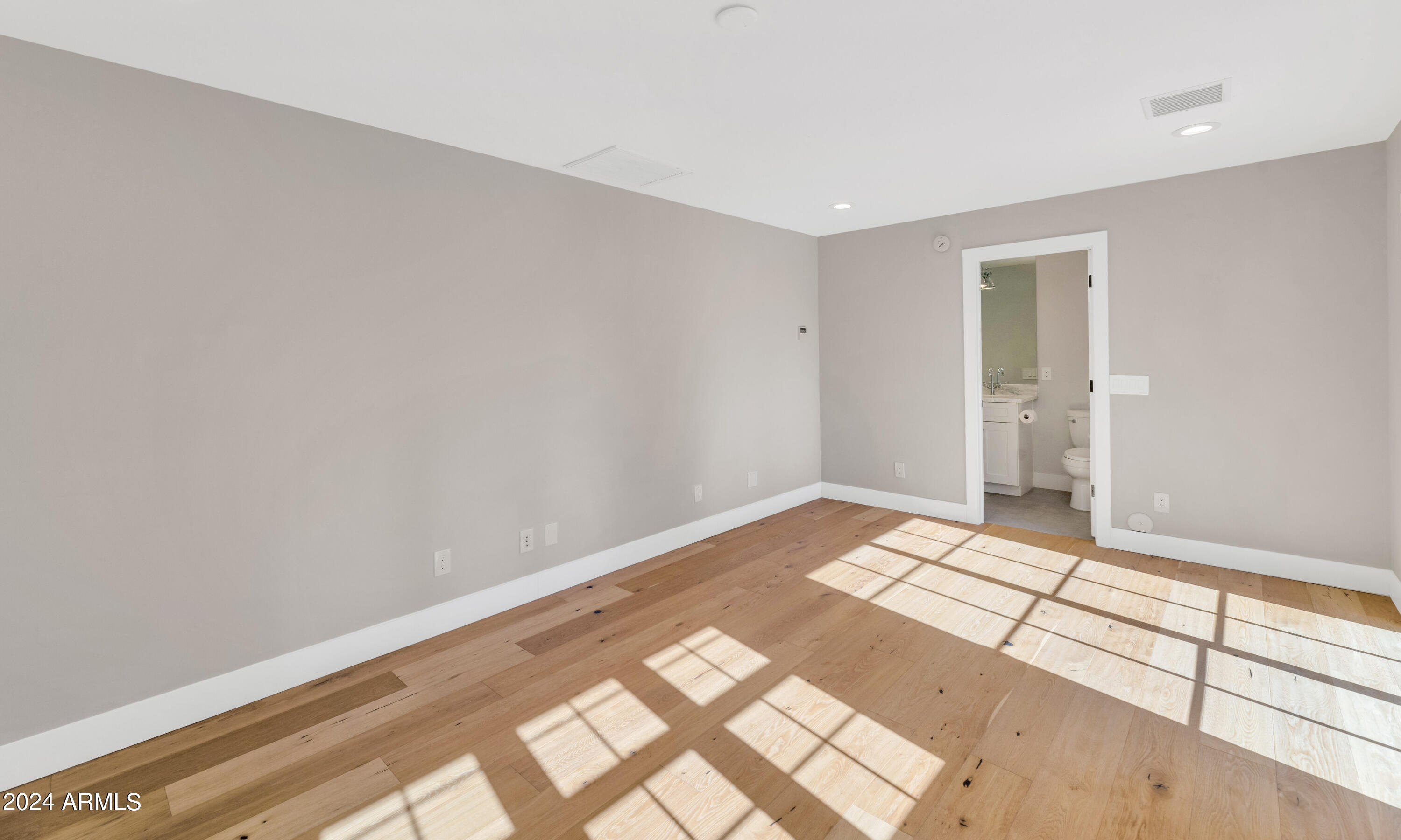 ROYAL TERRACE AMD - Residential
