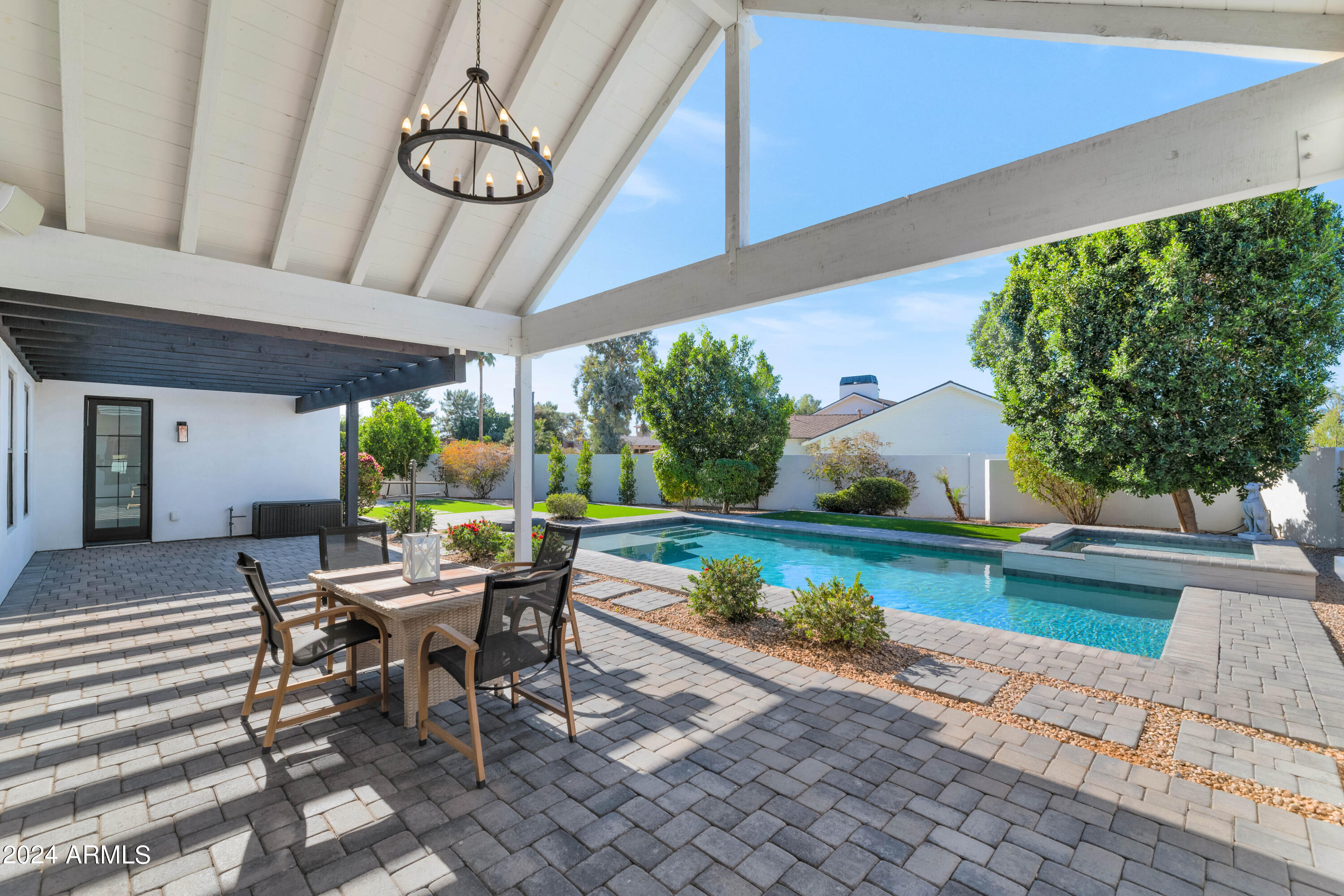ROYAL TERRACE AMD - Residential