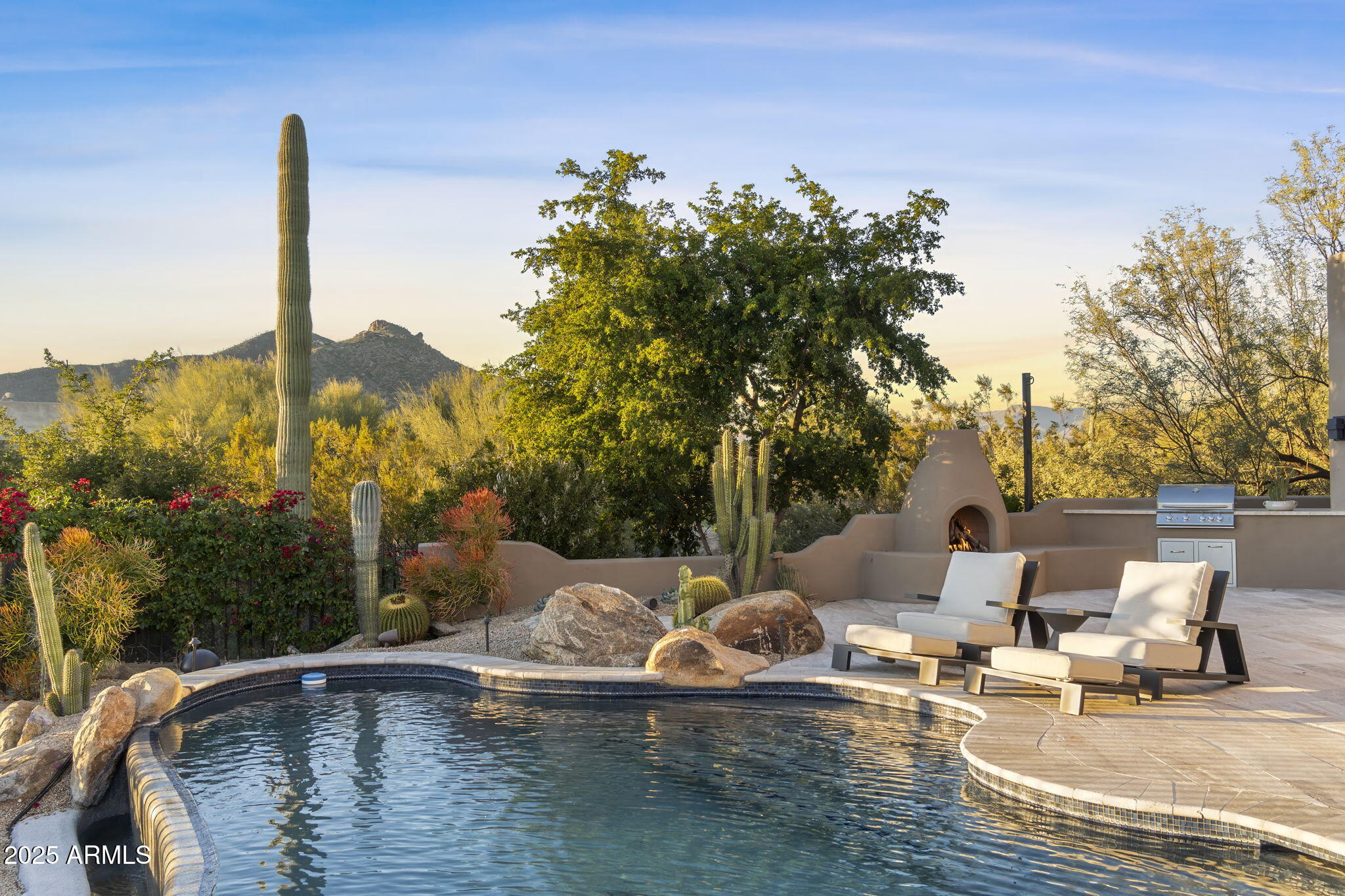 BOULDERS - Residential