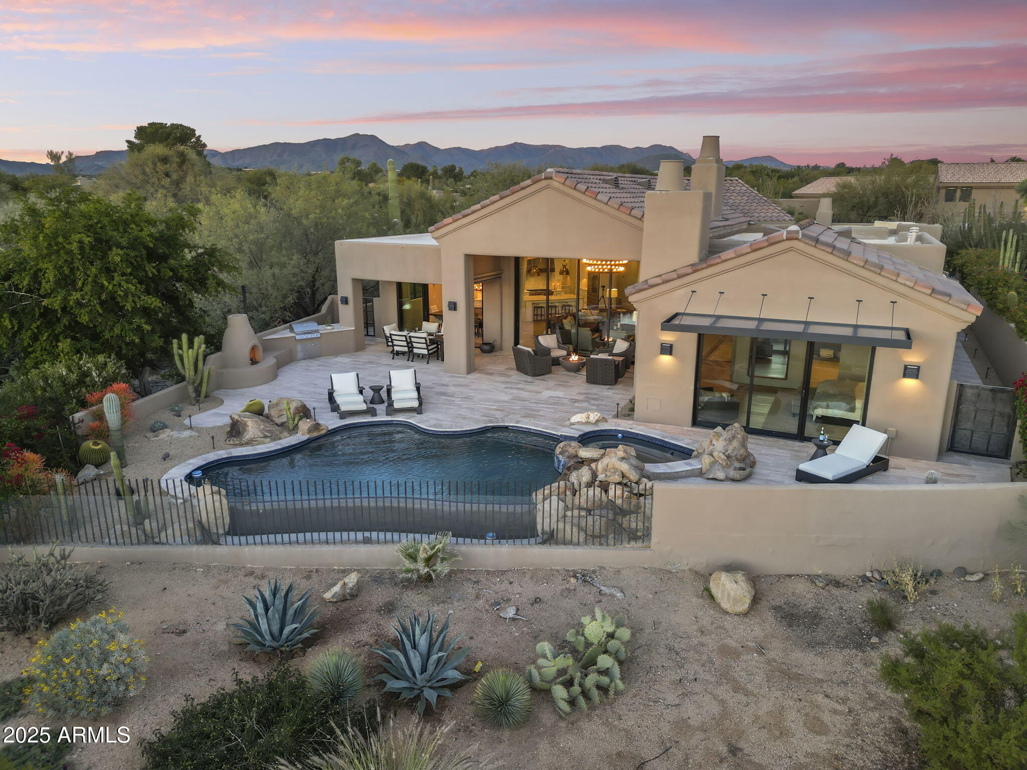 BOULDERS - Residential