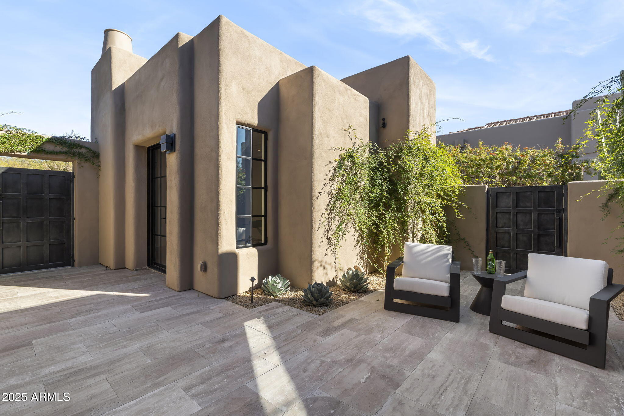 BOULDERS - Residential
