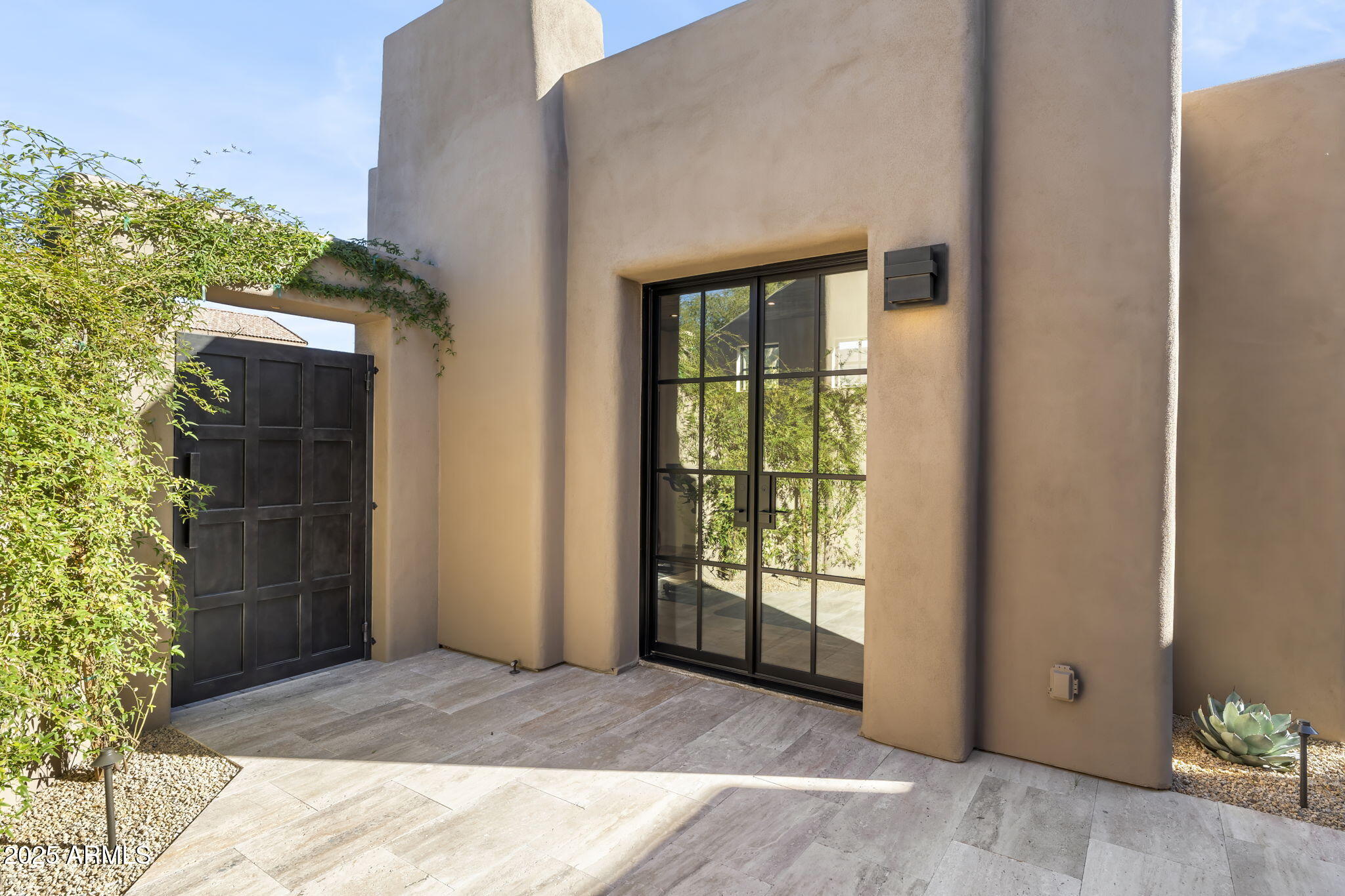 BOULDERS - Residential