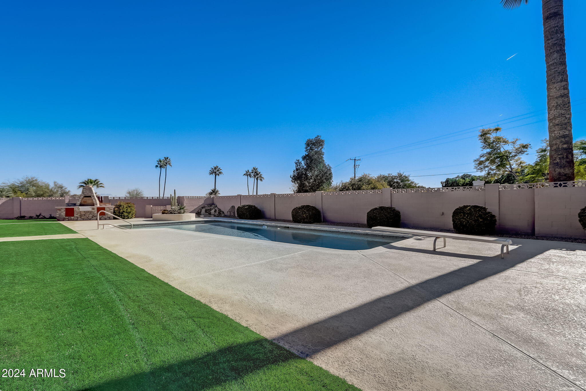 ROLLING HILLS - Residential