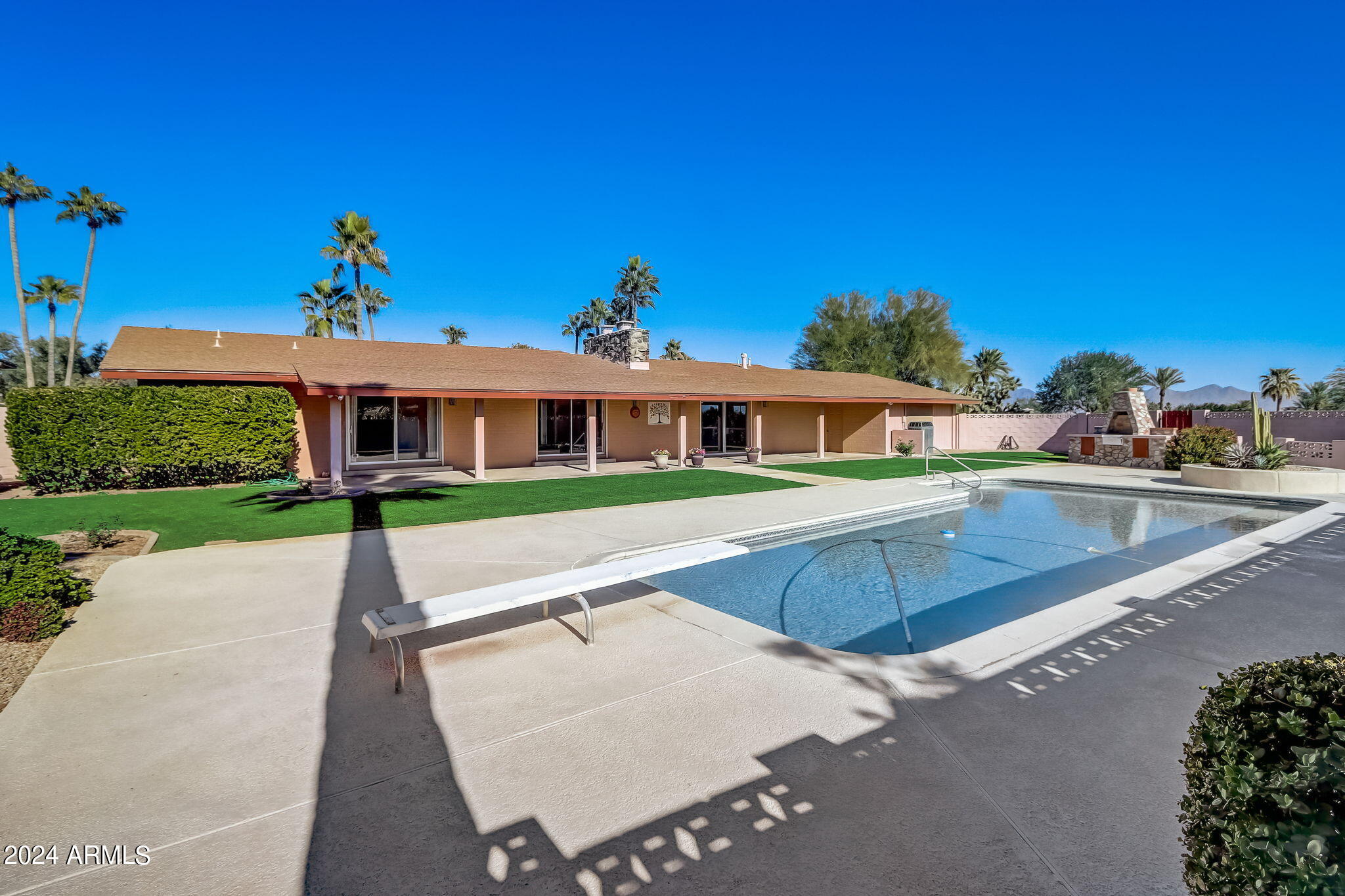 ROLLING HILLS - Residential