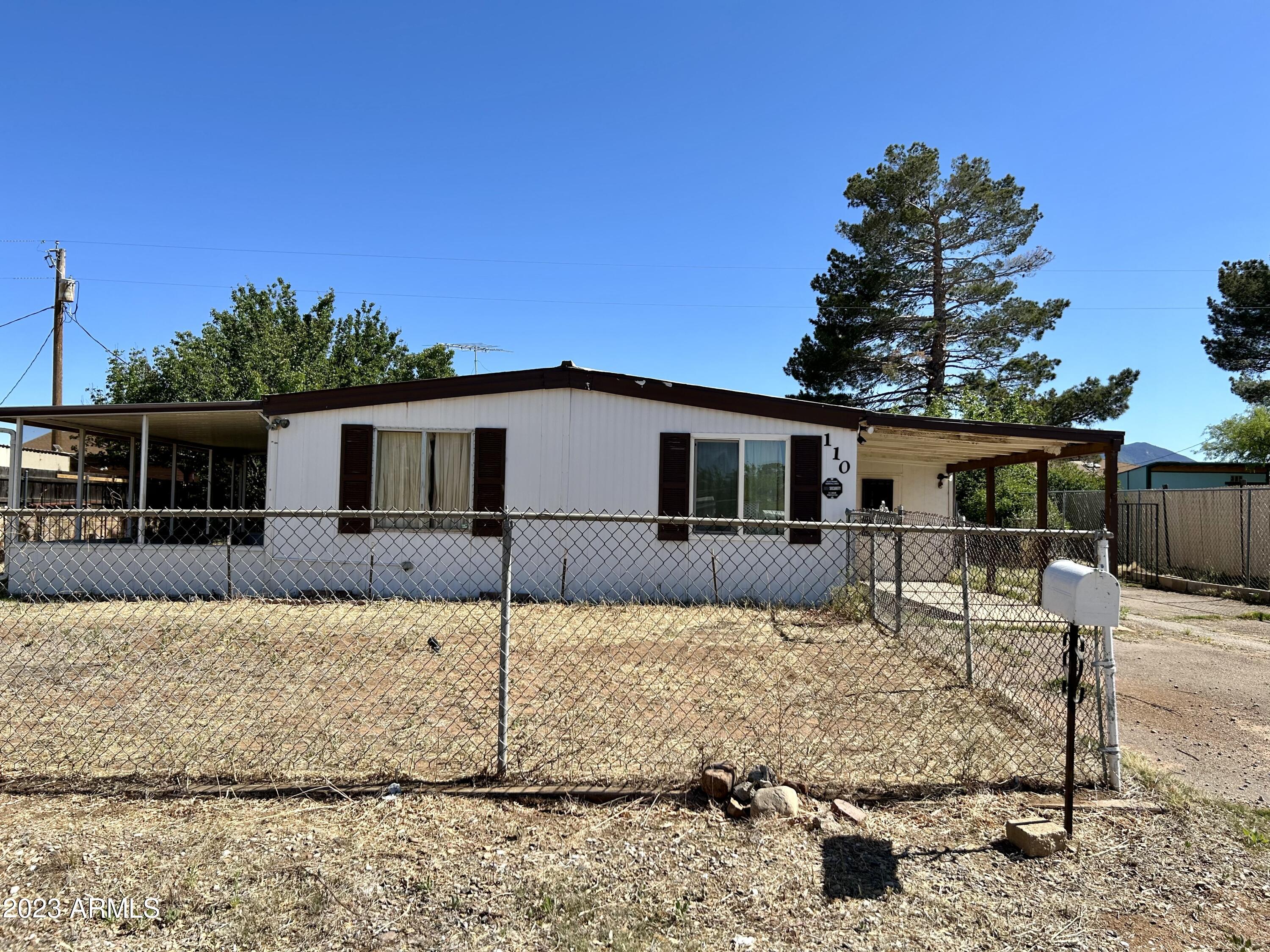 Attention investors or anyone looking for a project! Priced to sell!  Great 3 bedroom 2 bath home just waiting for some TLC! Plenty of room to add your own touches in over 1400 sq ft of living space. Enjoy the covered porch with mature shade trees nearby to keep it cool. Close to downtown and Ft Huachuca.
