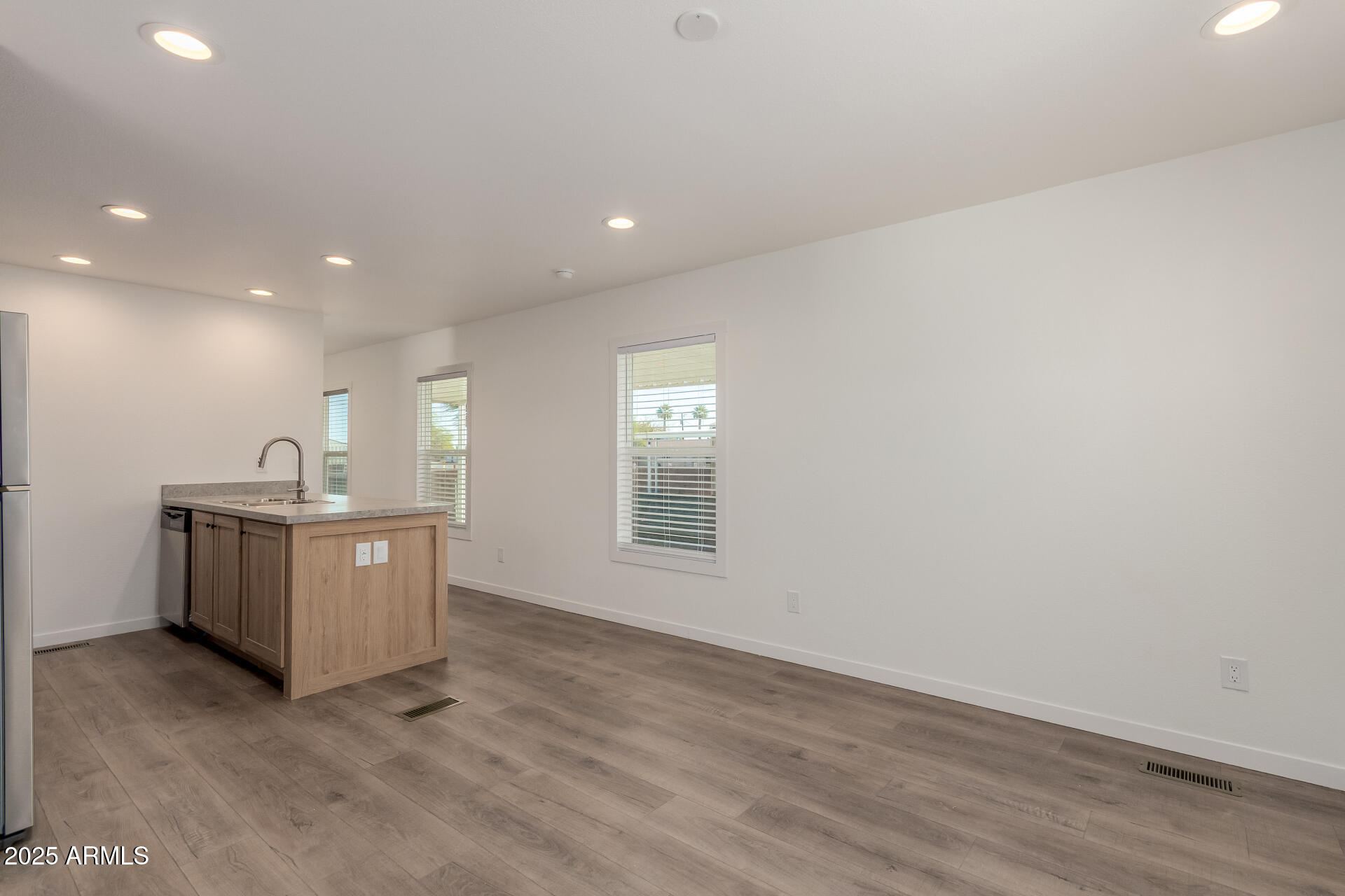 MCP LONGHAVEN ESTATES LLC - Residential