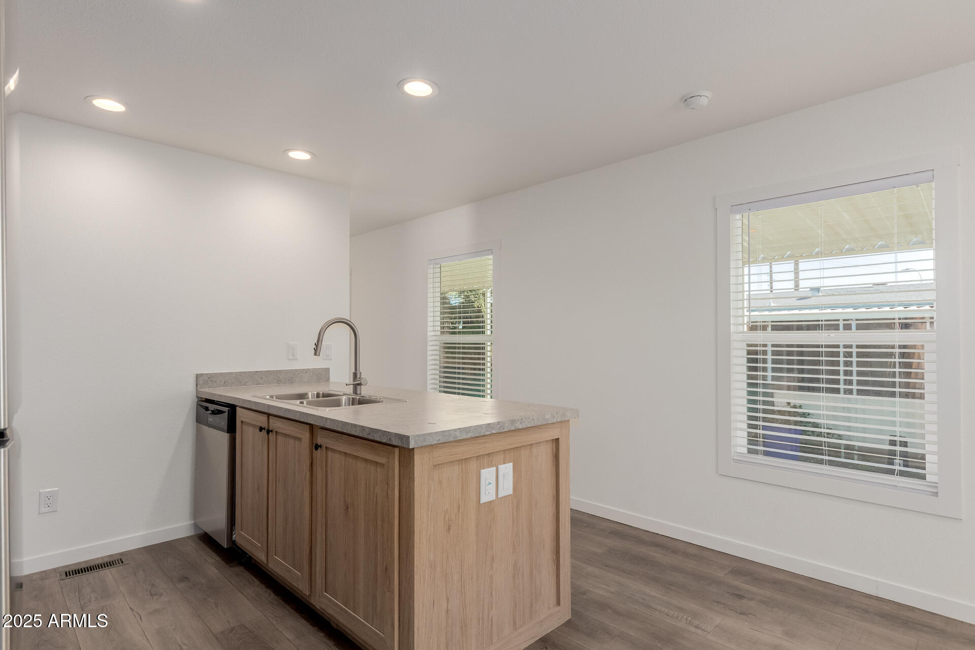 MCP LONGHAVEN ESTATES LLC - Residential