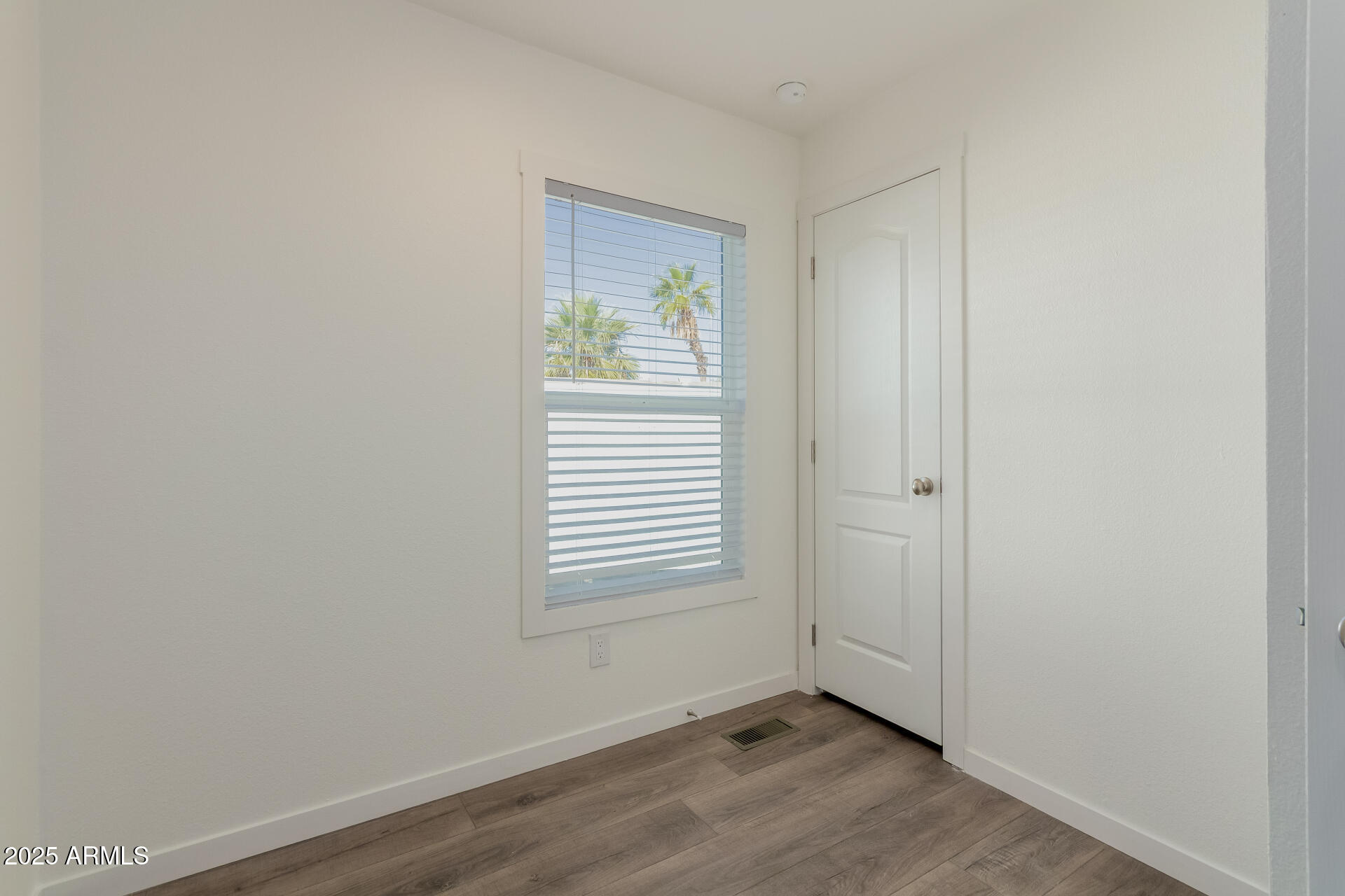 MCP LONGHAVEN ESTATES LLC - Residential