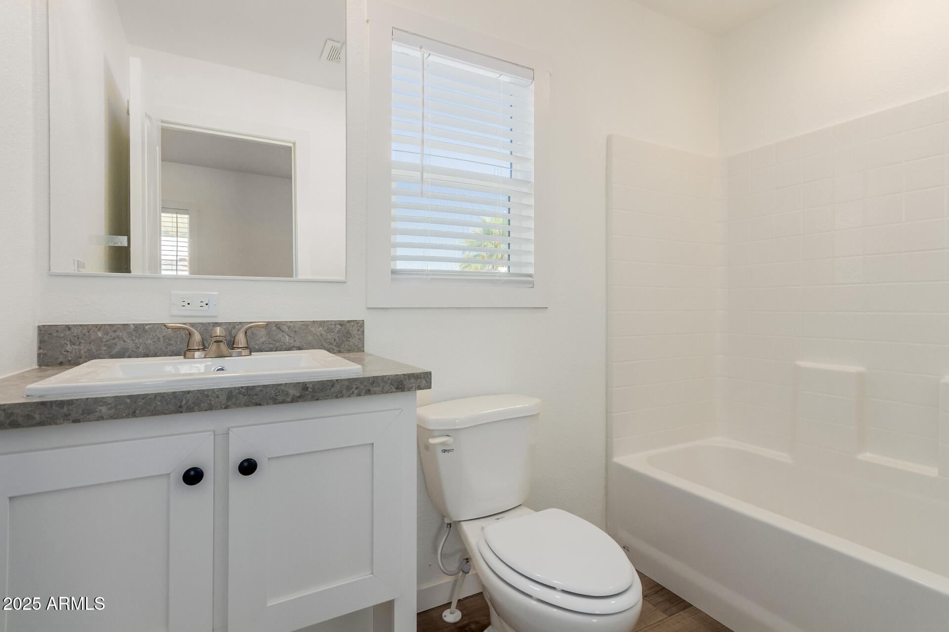 MCP LONGHAVEN ESTATES LLC - Residential