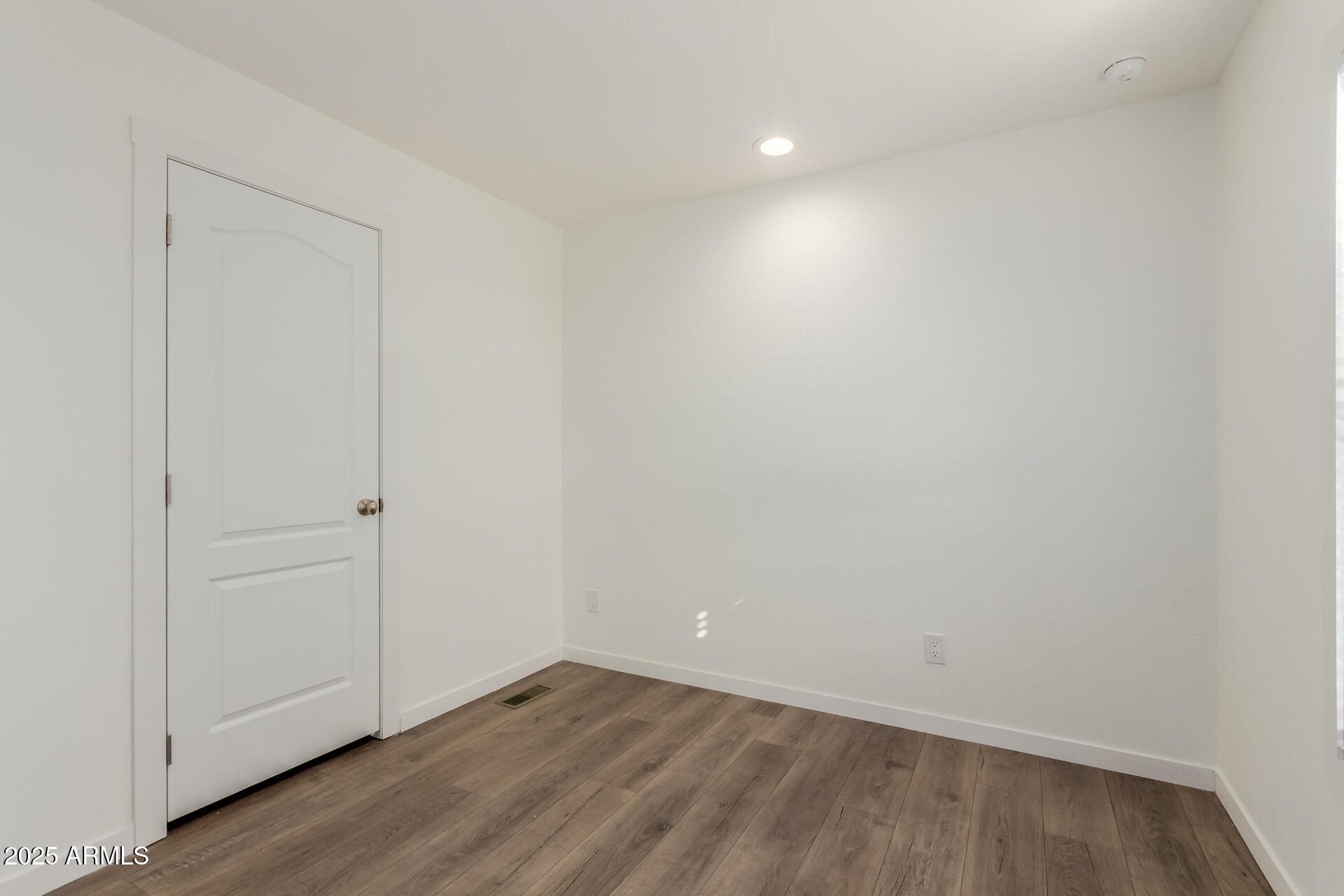 MCP LONGHAVEN ESTATES LLC - Residential