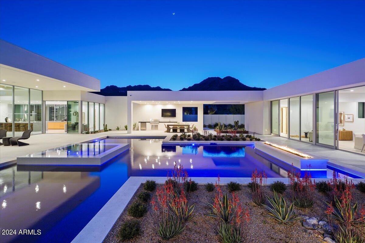 Experience stately real estate in the heart of Paradise Valley.