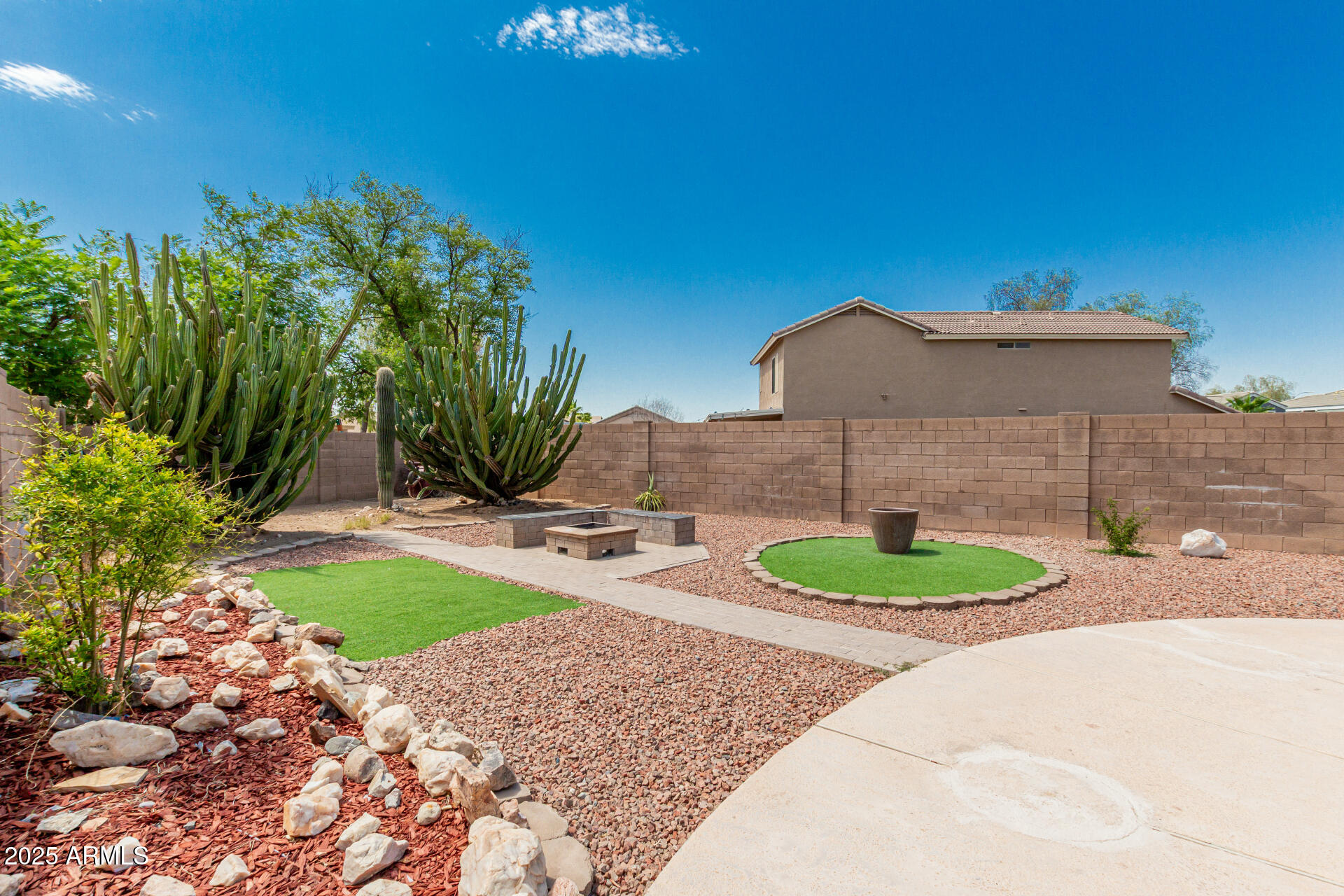 DAVE BROWN AT DYSART AND THUNDERBIRD - Residential
