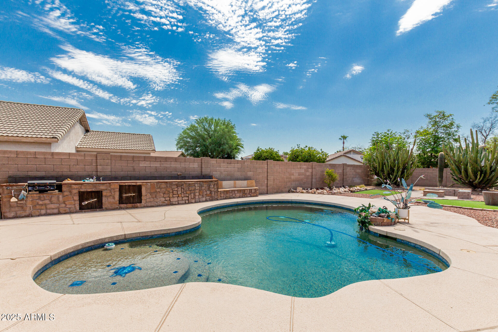DAVE BROWN AT DYSART AND THUNDERBIRD - Residential