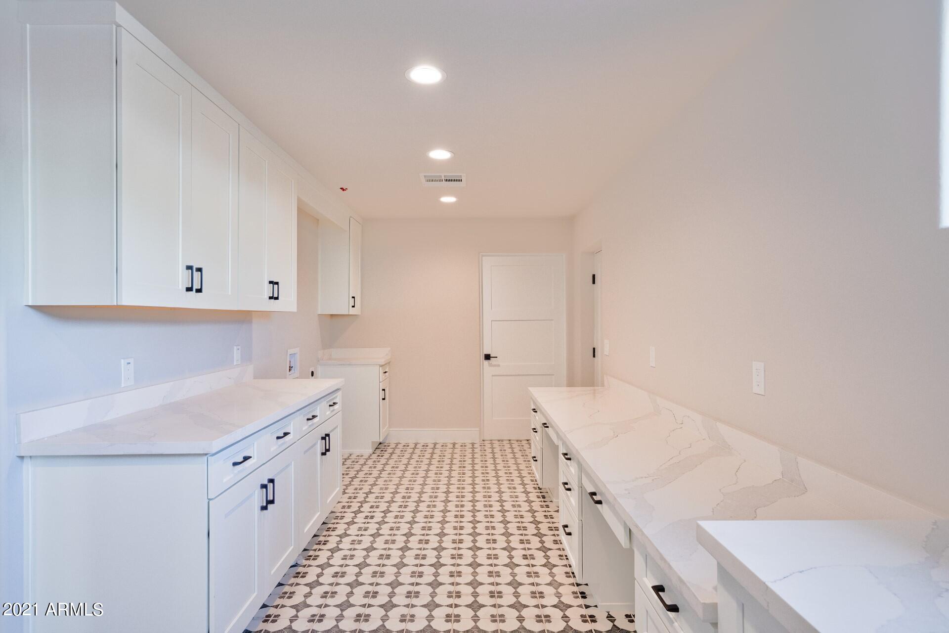 E2 E2 W2 N2 S2 SW4 NW4 SEC 20 - Residential