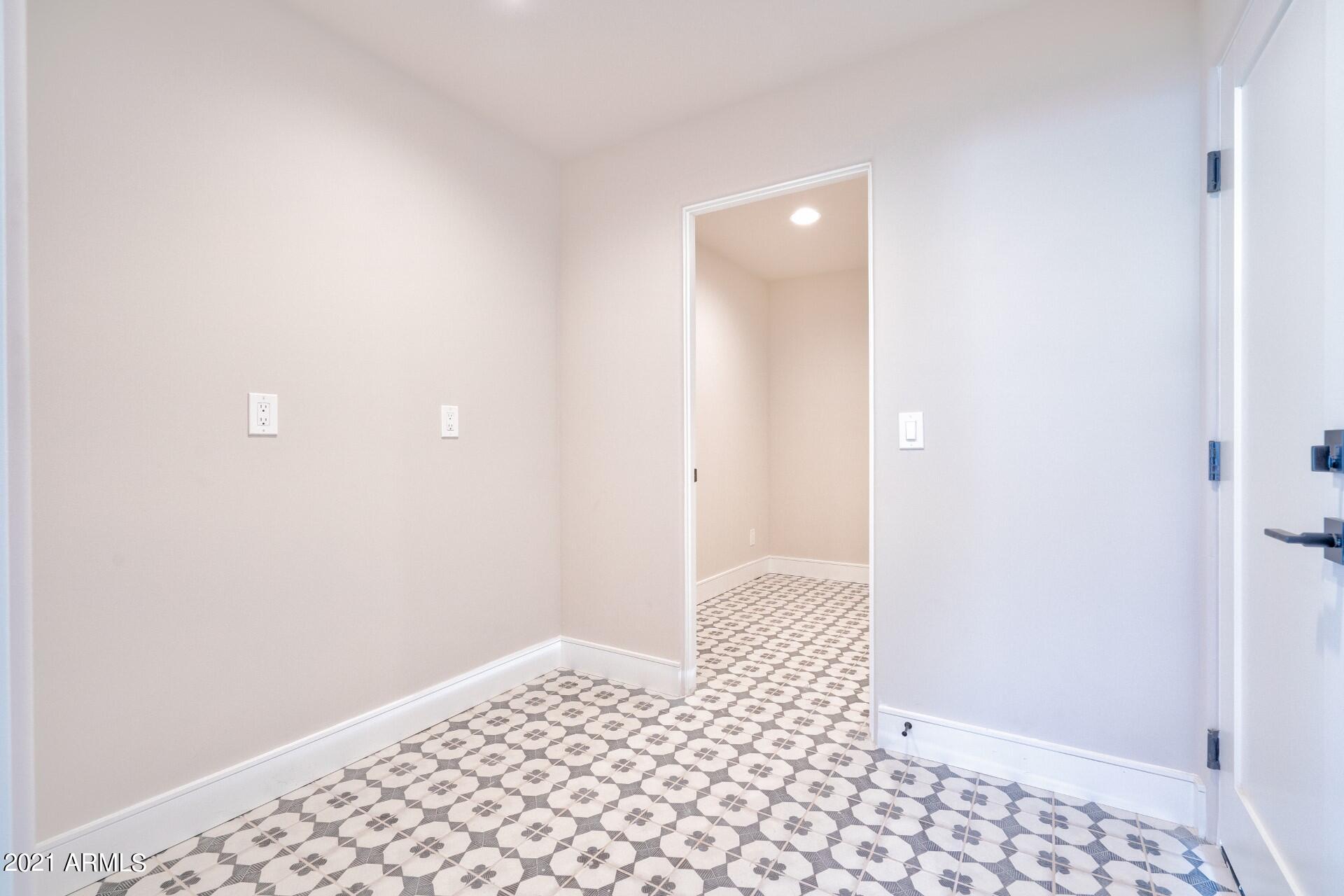 E2 E2 W2 N2 S2 SW4 NW4 SEC 20 - Residential
